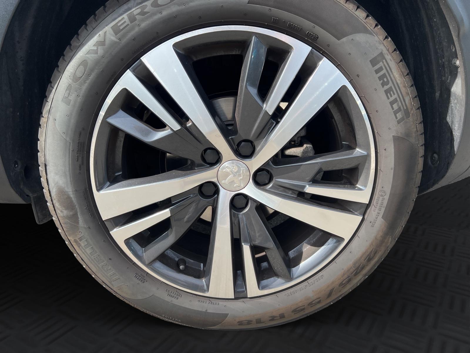 PEUGEOT 3008 1.2 PureTech Allure-image-6