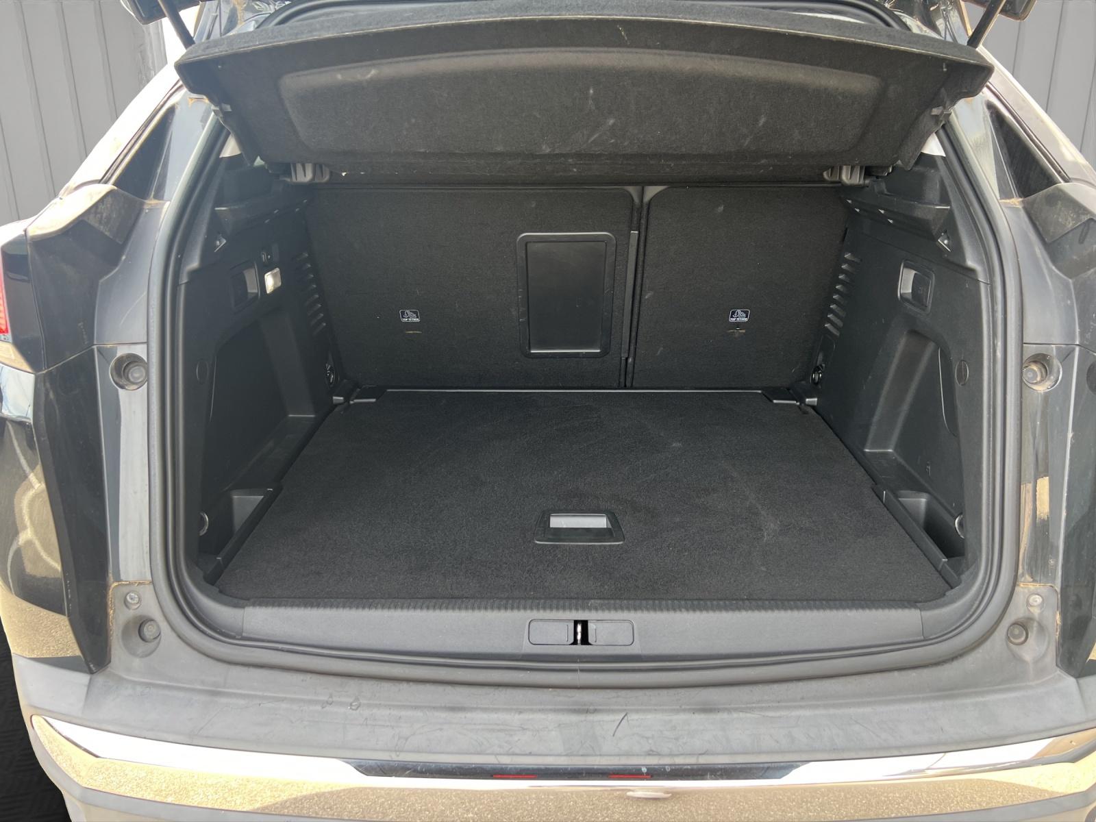 PEUGEOT 3008 1.2 PureTech Allure-image-12