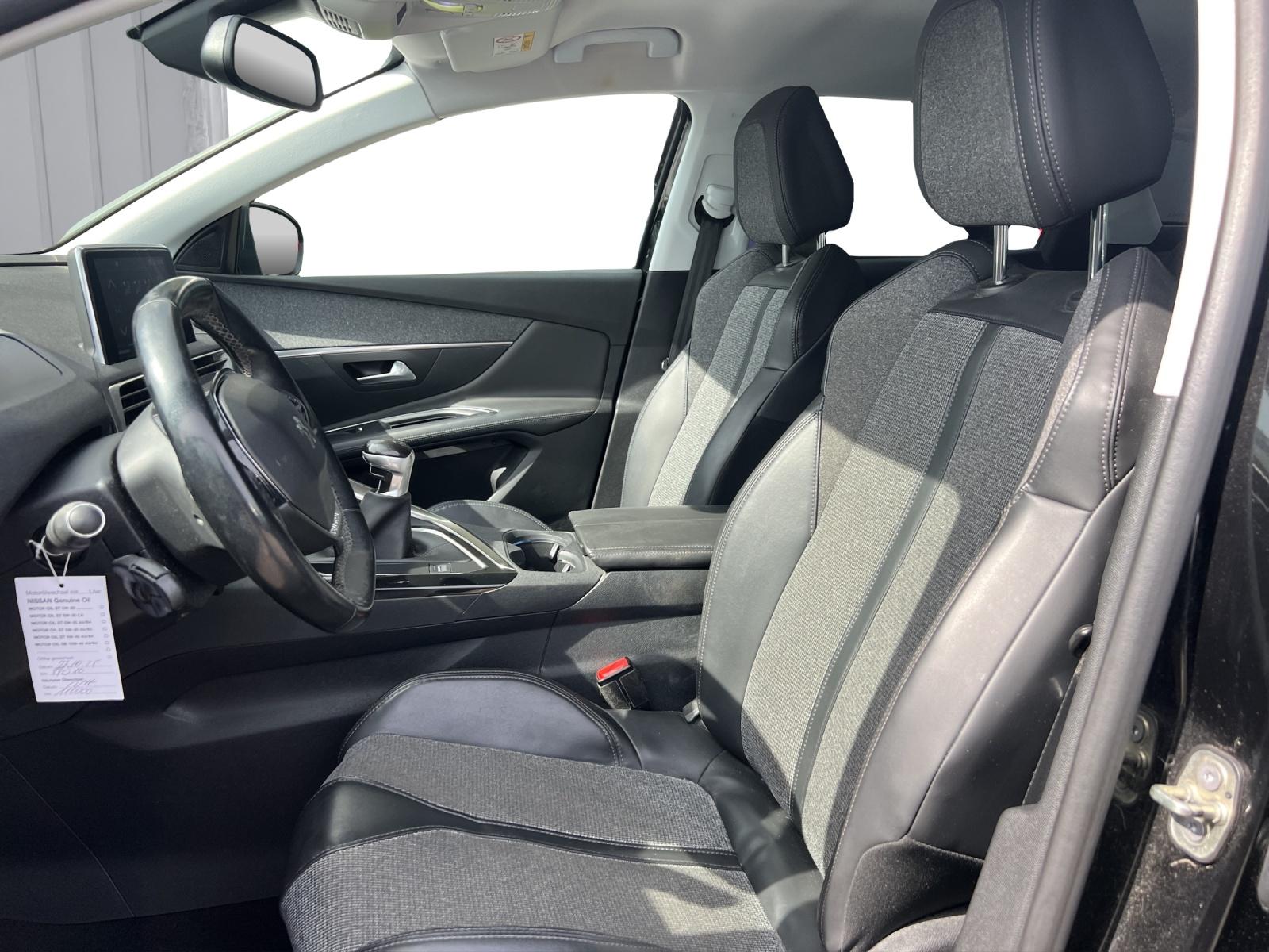 PEUGEOT 3008 1.2 PureTech Allure-image-8