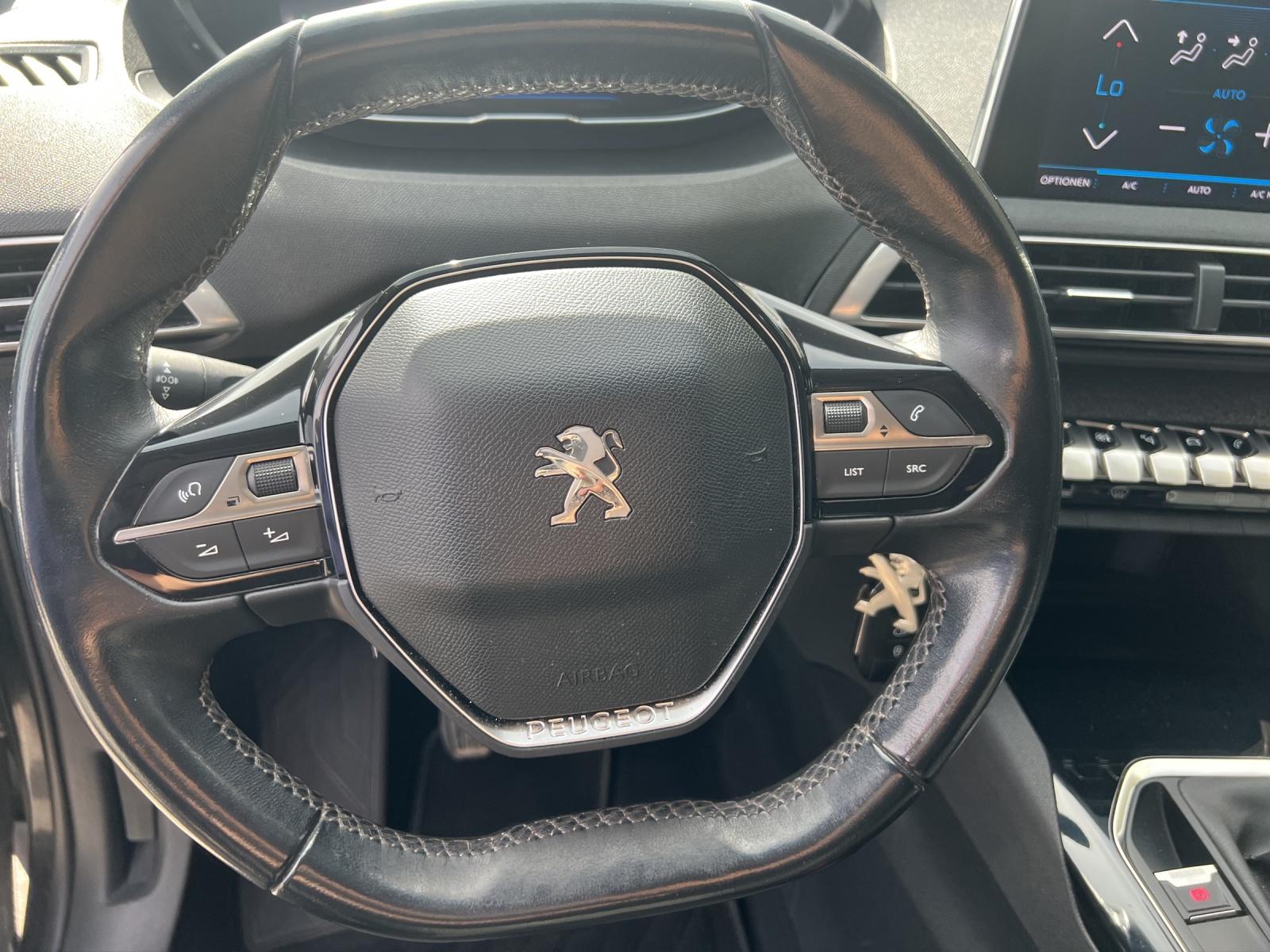 PEUGEOT 3008 1.2 PureTech Allure-image-7