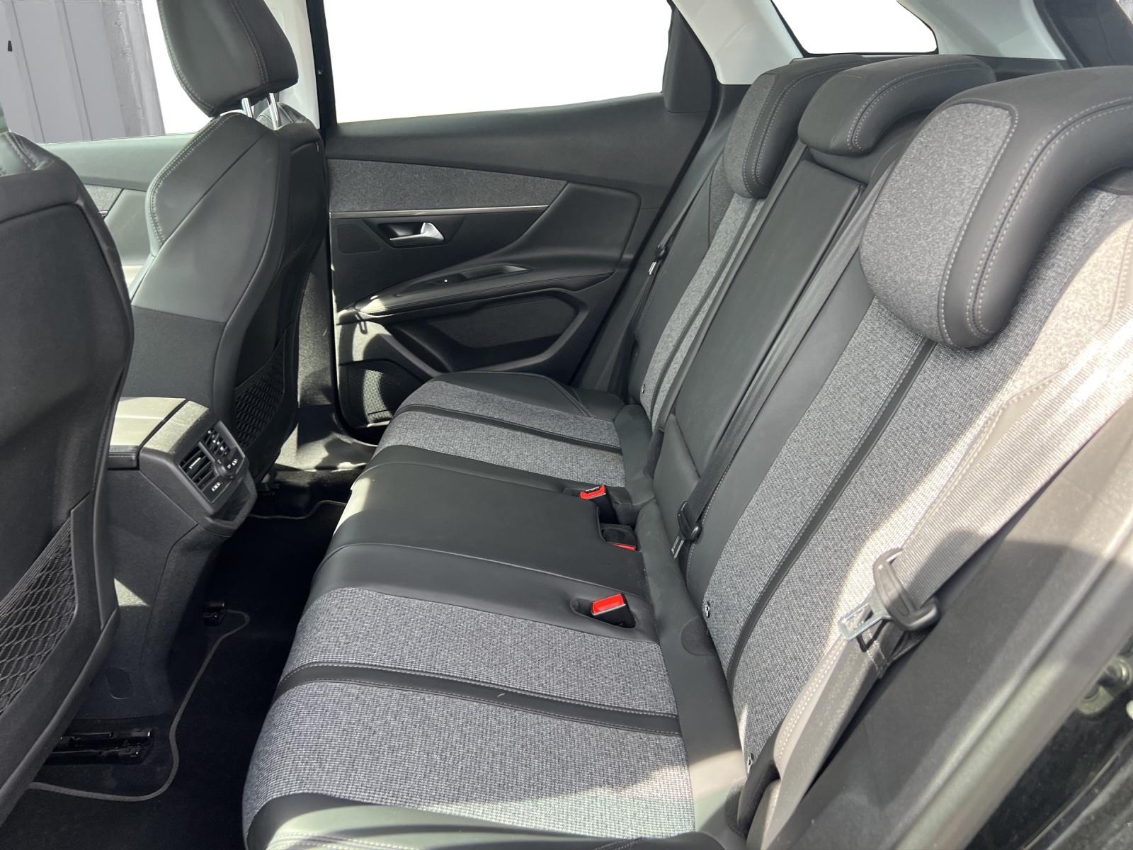 PEUGEOT 3008 1.2 PureTech Allure-image-11