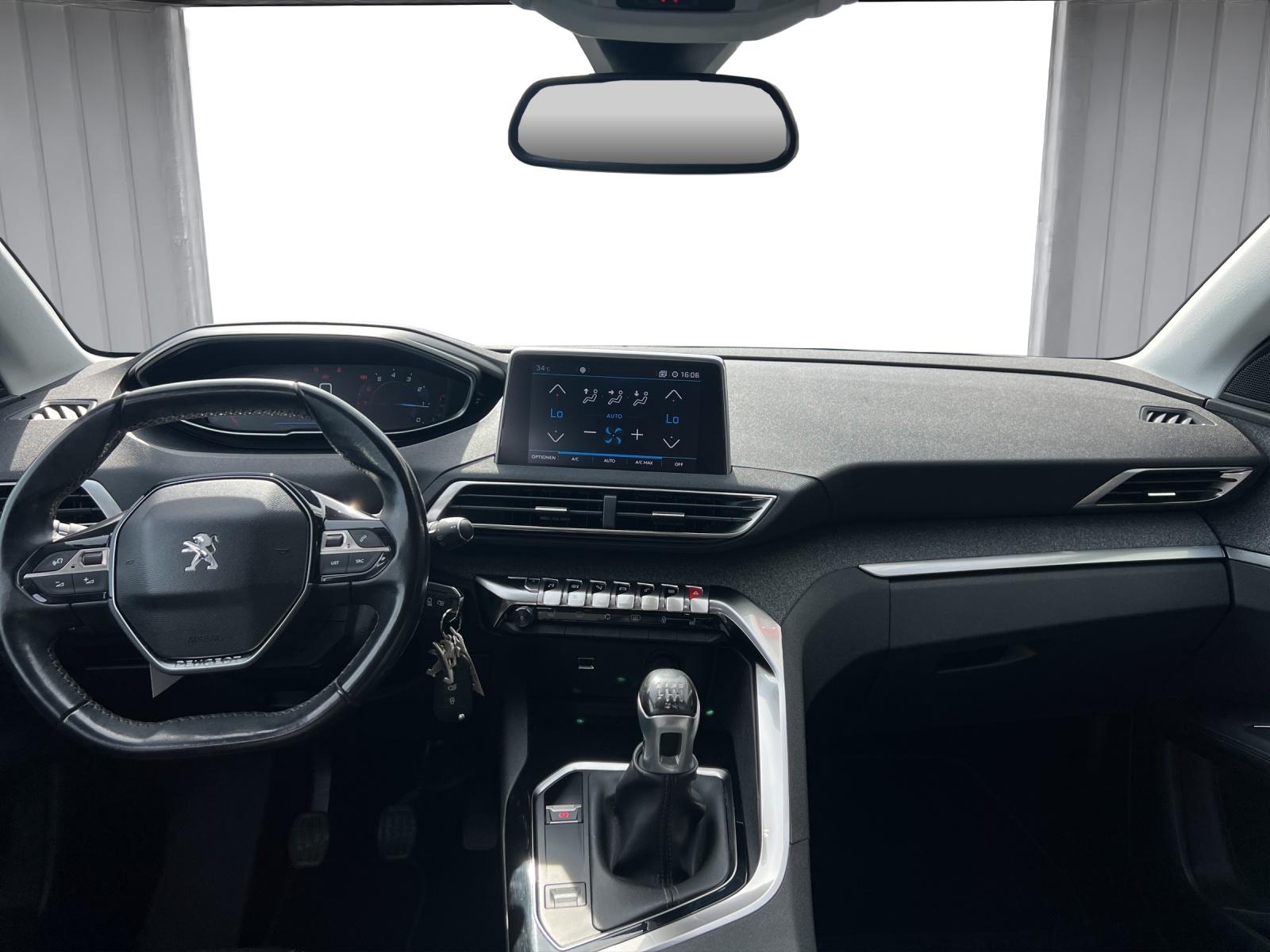 PEUGEOT 3008 1.2 PureTech Allure-image-9