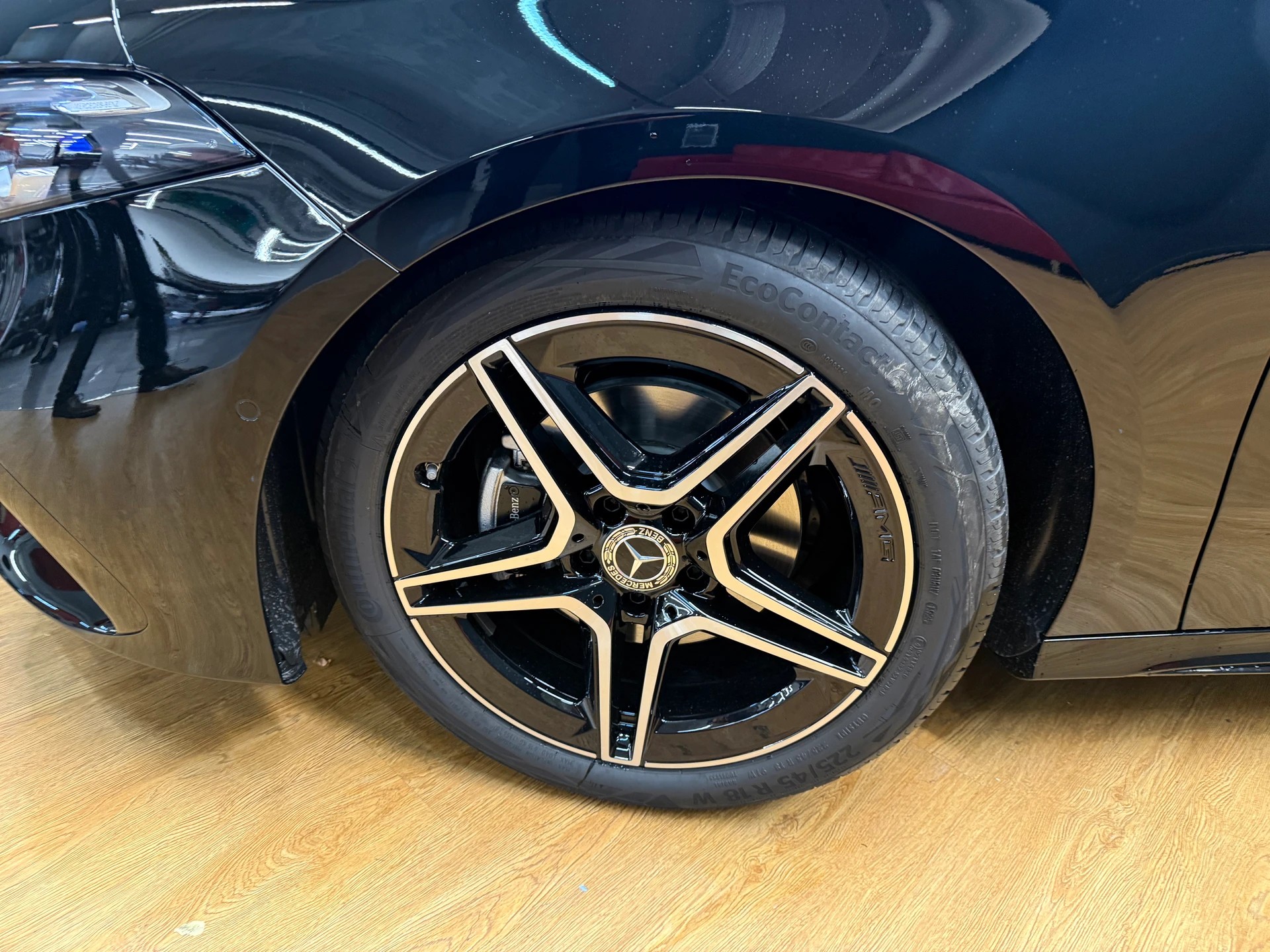 MERCEDES-BENZ A 200 - AMG - NightStar / DISTRONIC / 360 Grad Kamera-image-4