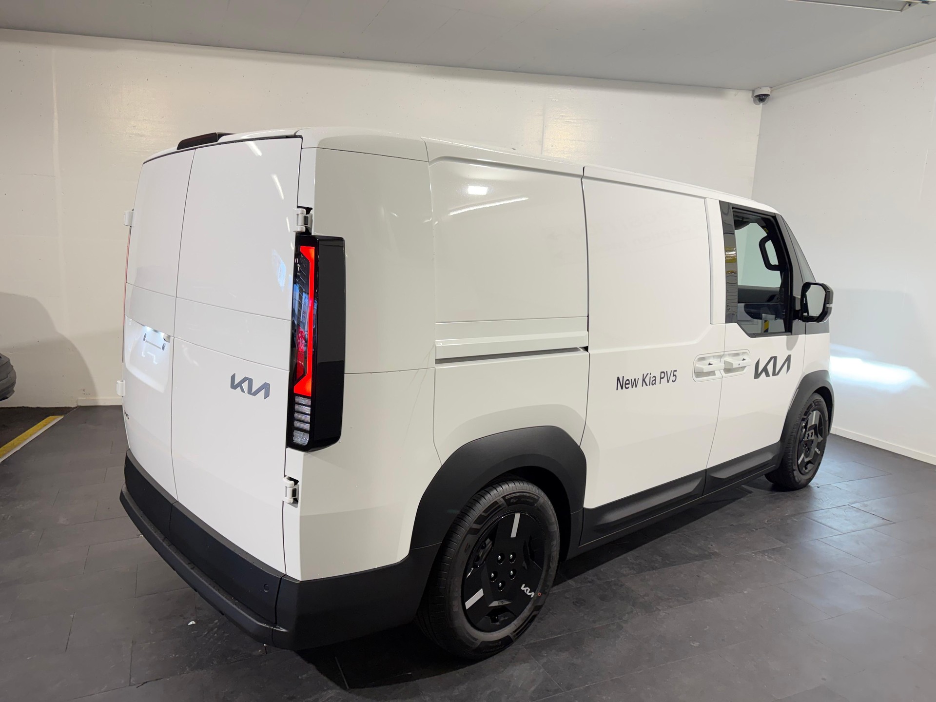 KIA PV5 Cargo 51.5 kWh Essential-image-1