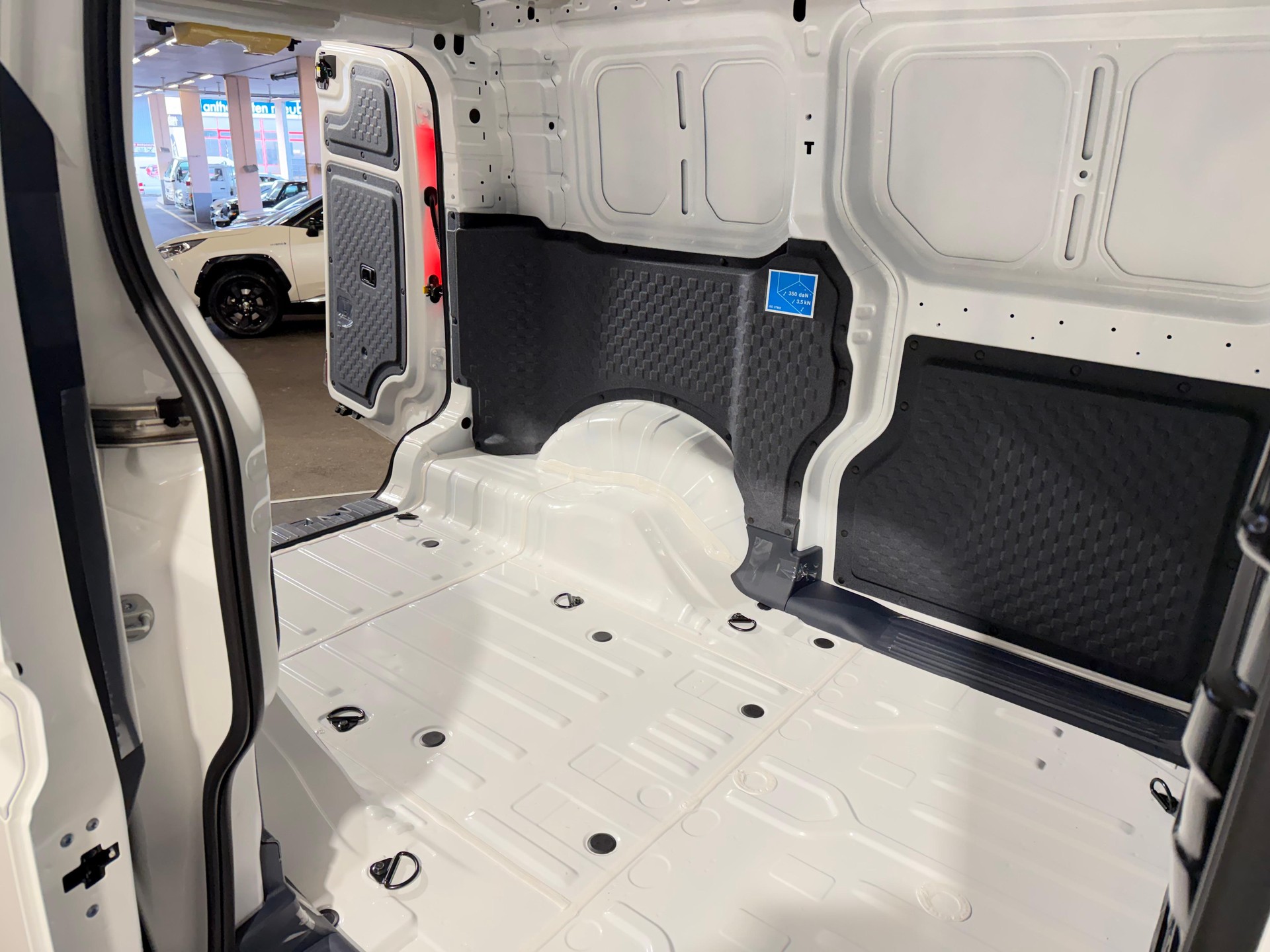 KIA PV5 Cargo 51.5 kWh Essential-image-2