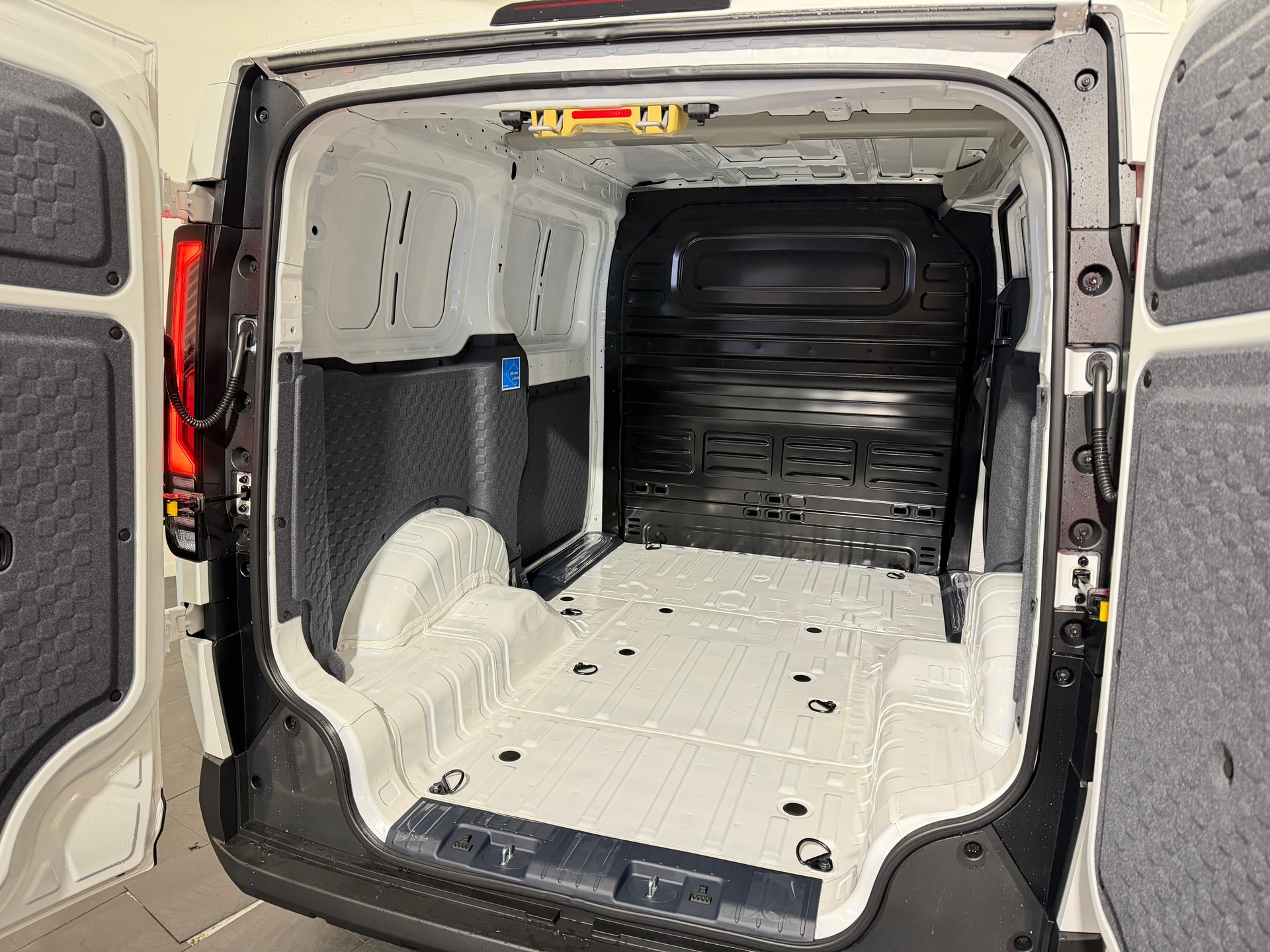 KIA PV5 Cargo 51.5 kWh Essential-image-3