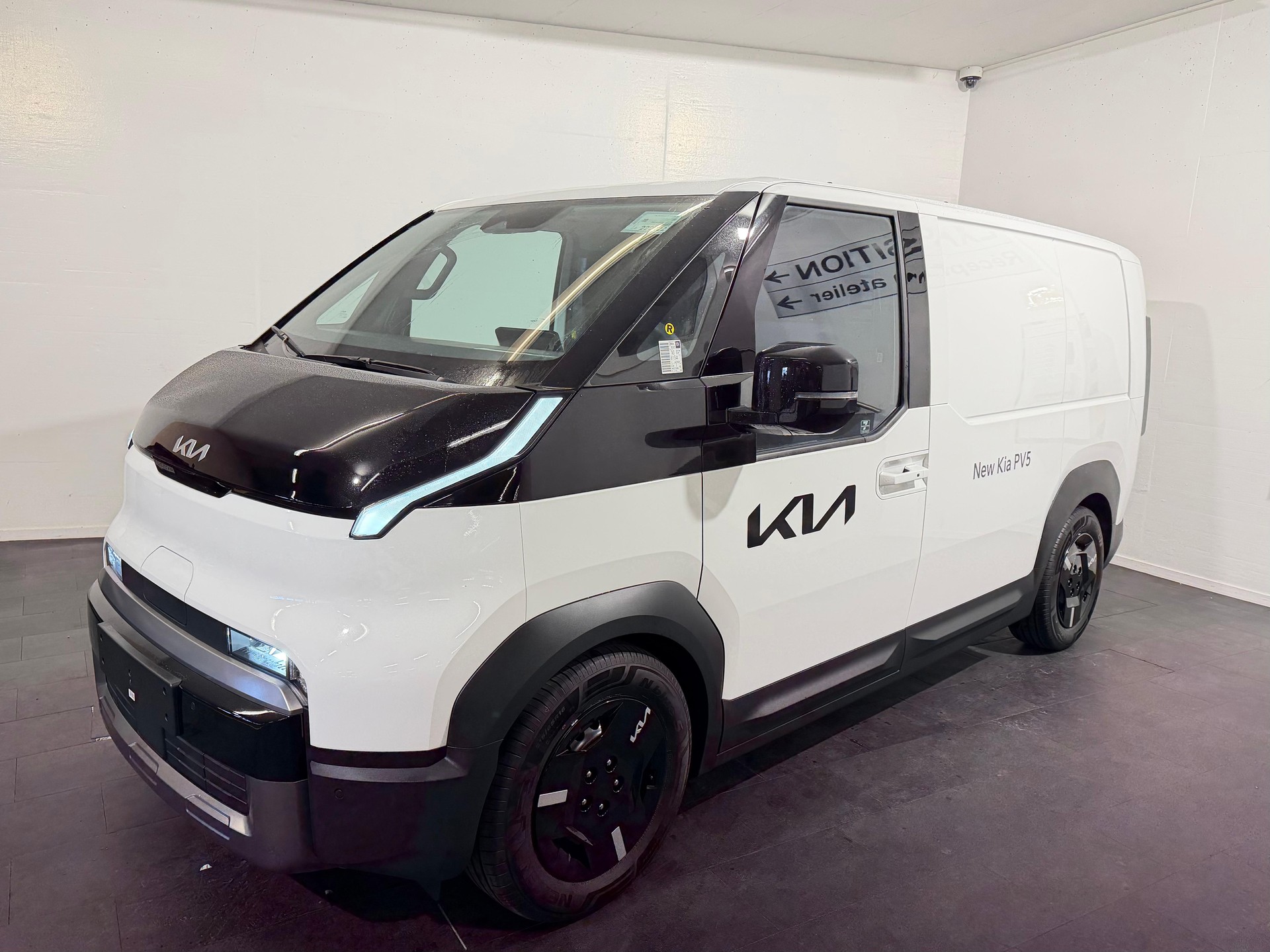 KIA PV5 Cargo 51.5 kWh Essential-image-0