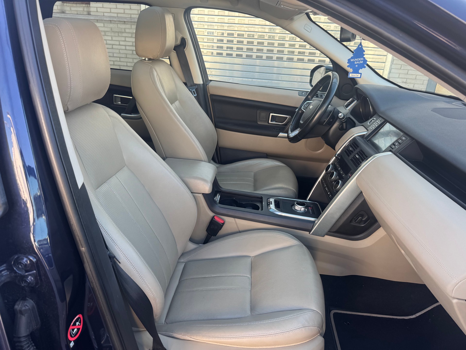 LAND ROVER Discovery Sport 2.0 TD4 HSE AT9-image-11