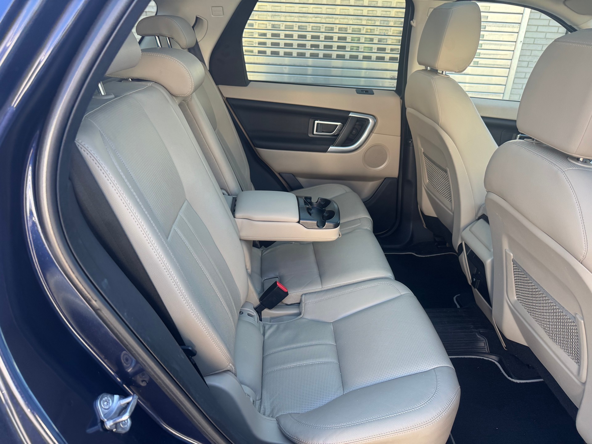 LAND ROVER Discovery Sport 2.0 TD4 HSE AT9-image-13