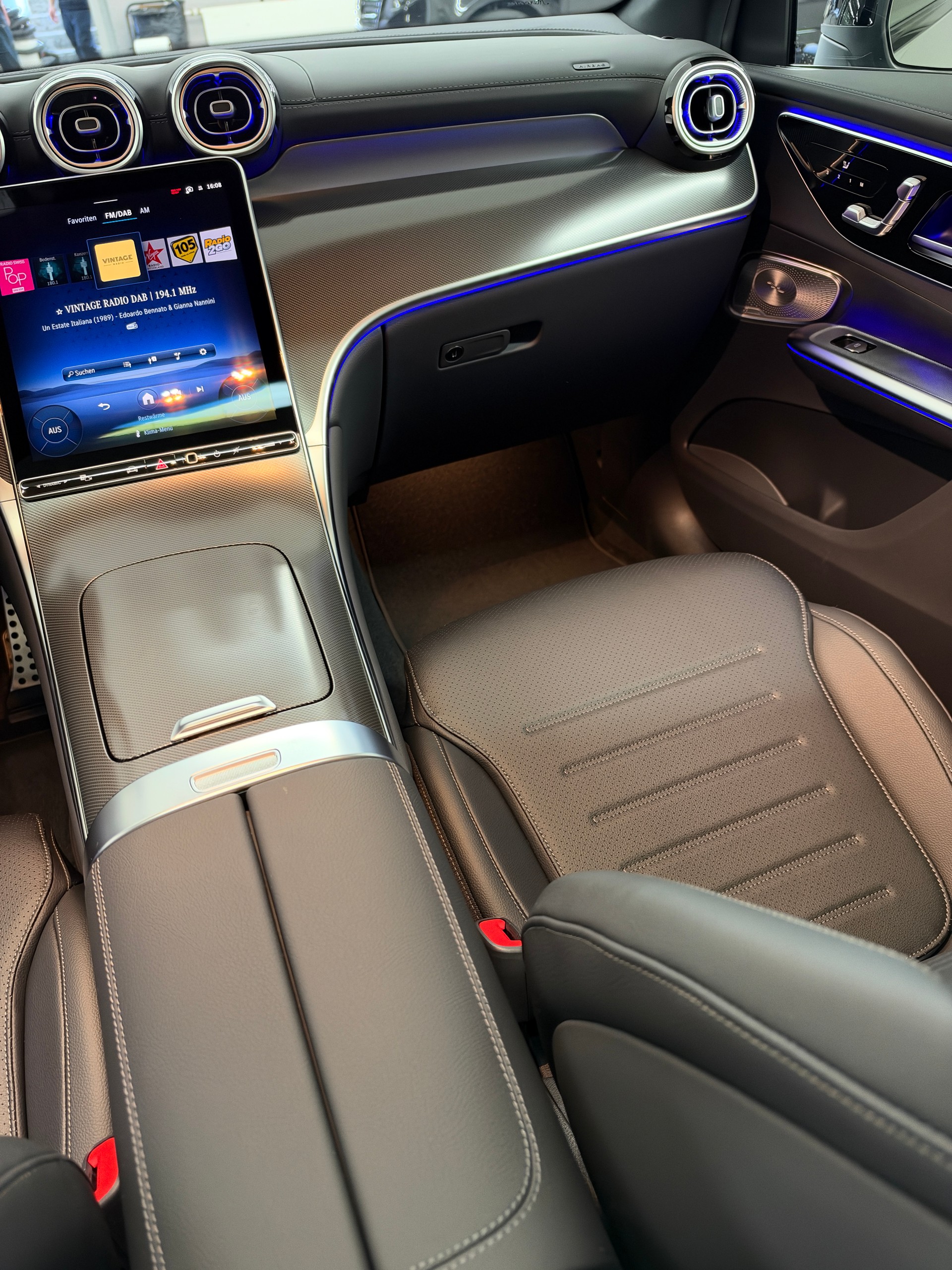 MERCEDES-BENZ GLC 200 4Matic-image-13