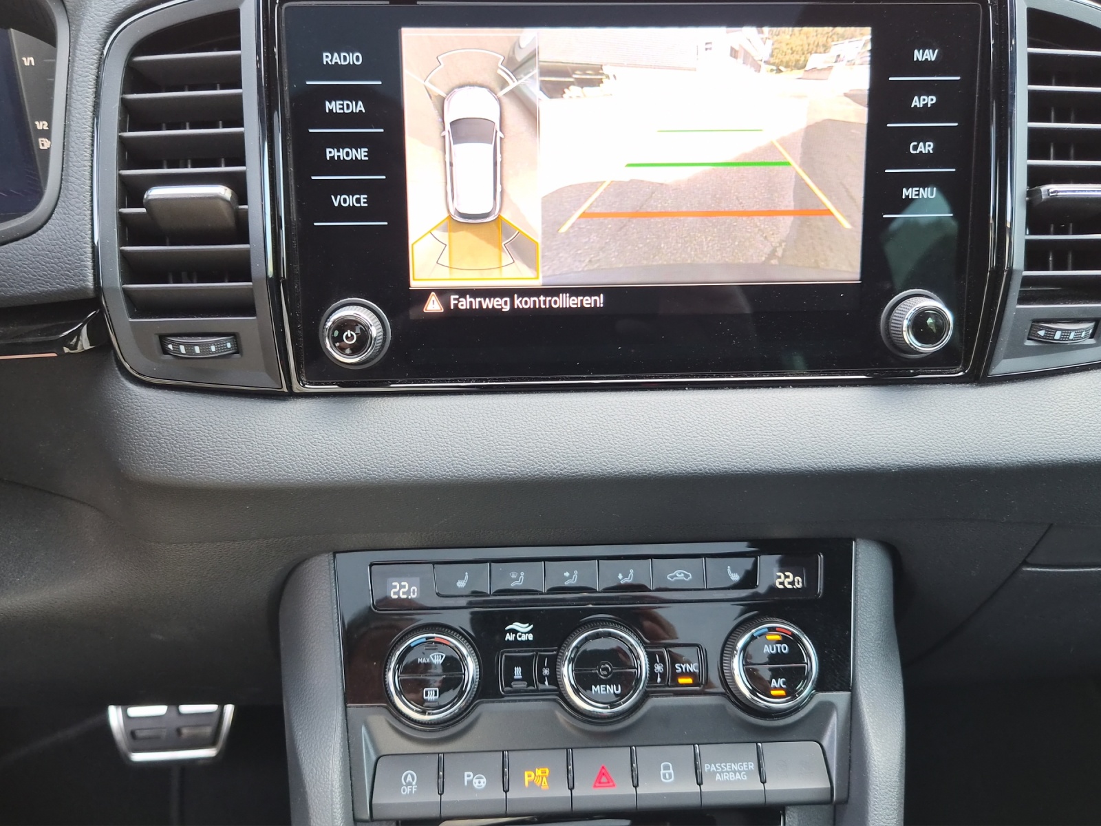 SKODA Karoq 2.0 TSI SportLine 4x4 DSG-image-10