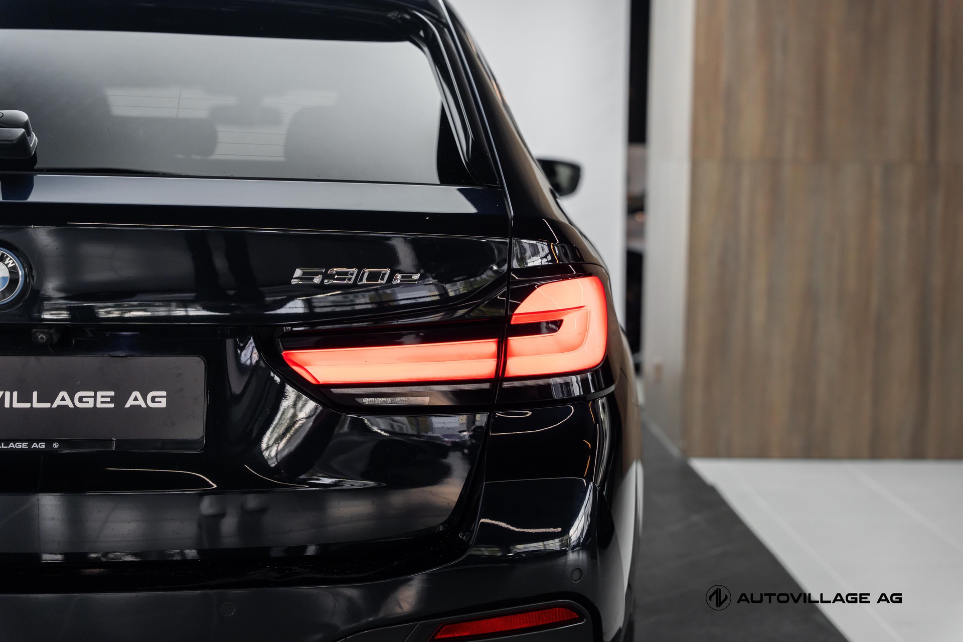 BMW 530e xDrive Touring Pure M Sport Steptronic-image-28