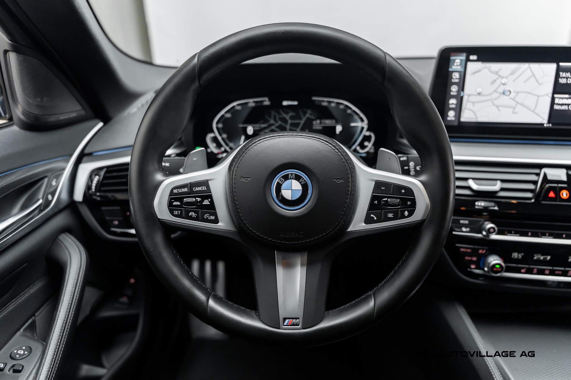 BMW 530e xDrive Touring Pure M Sport Steptronic-image-19