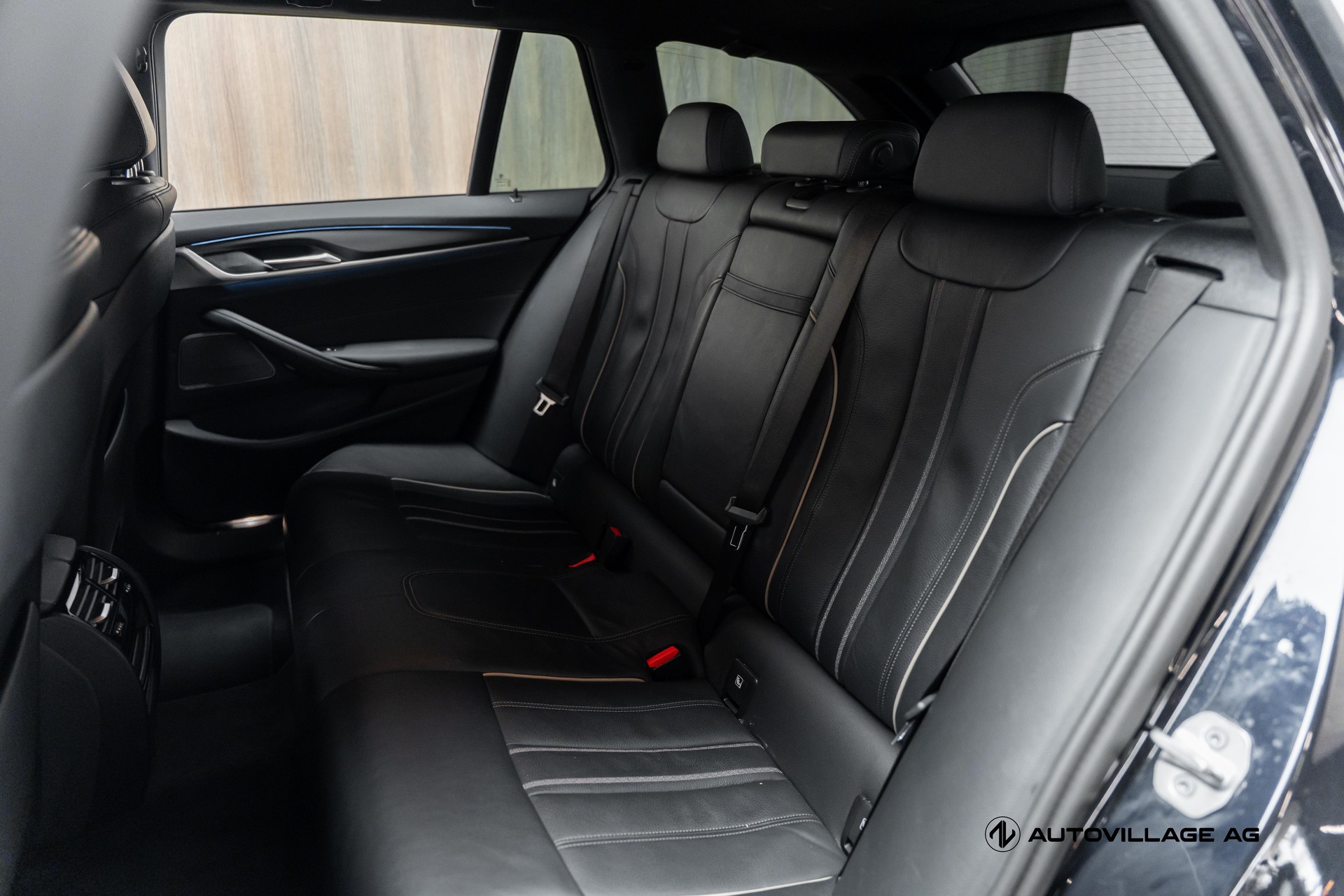 BMW 530e xDrive Touring Pure M Sport Steptronic-image-7