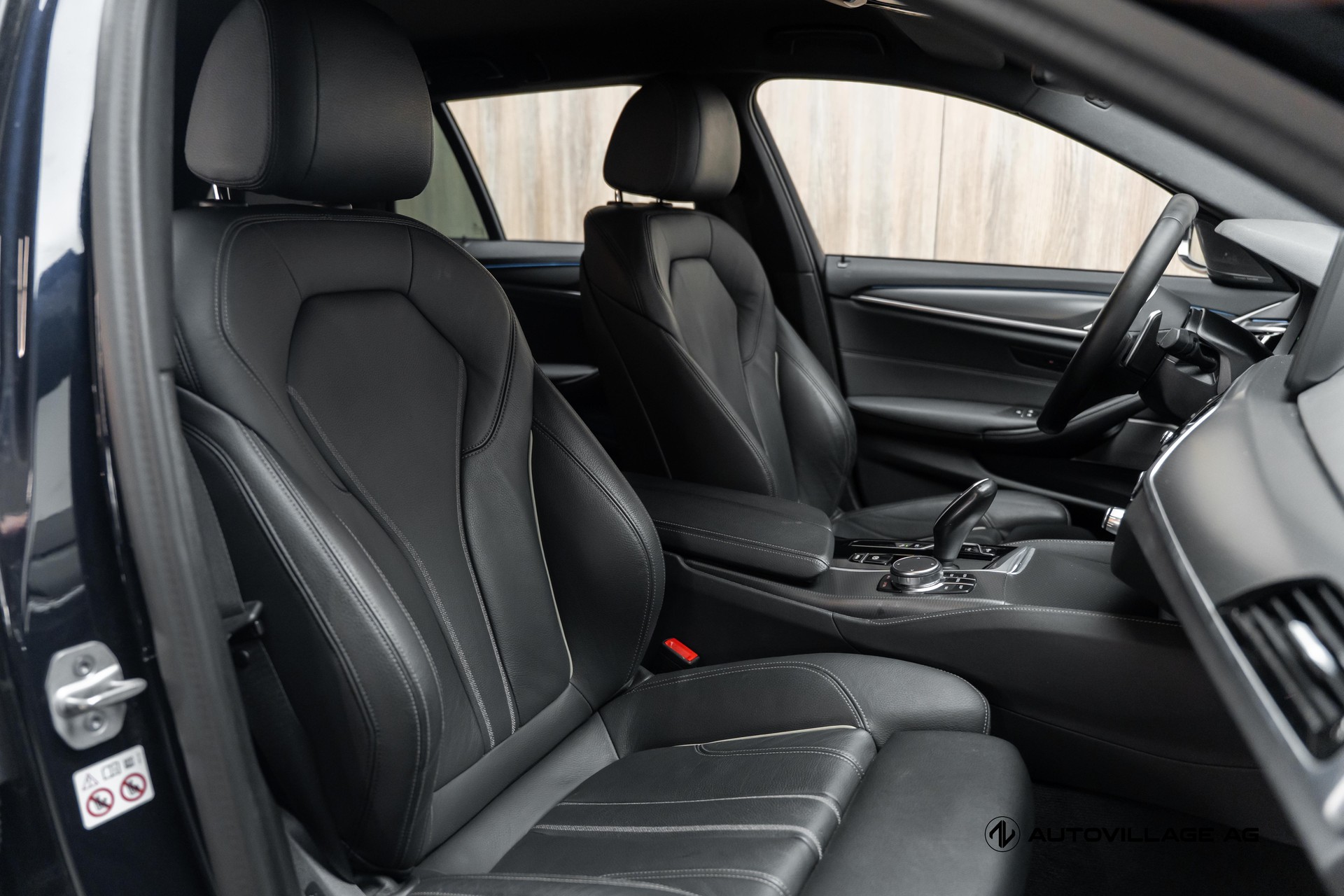 BMW 530e xDrive Touring Pure M Sport Steptronic-image-10