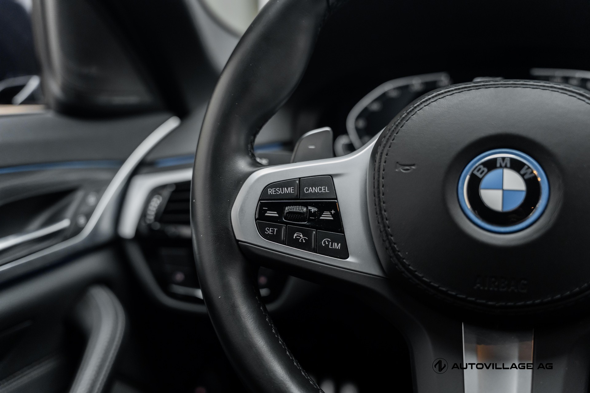 BMW 530e xDrive Touring Pure M Sport Steptronic-image-21