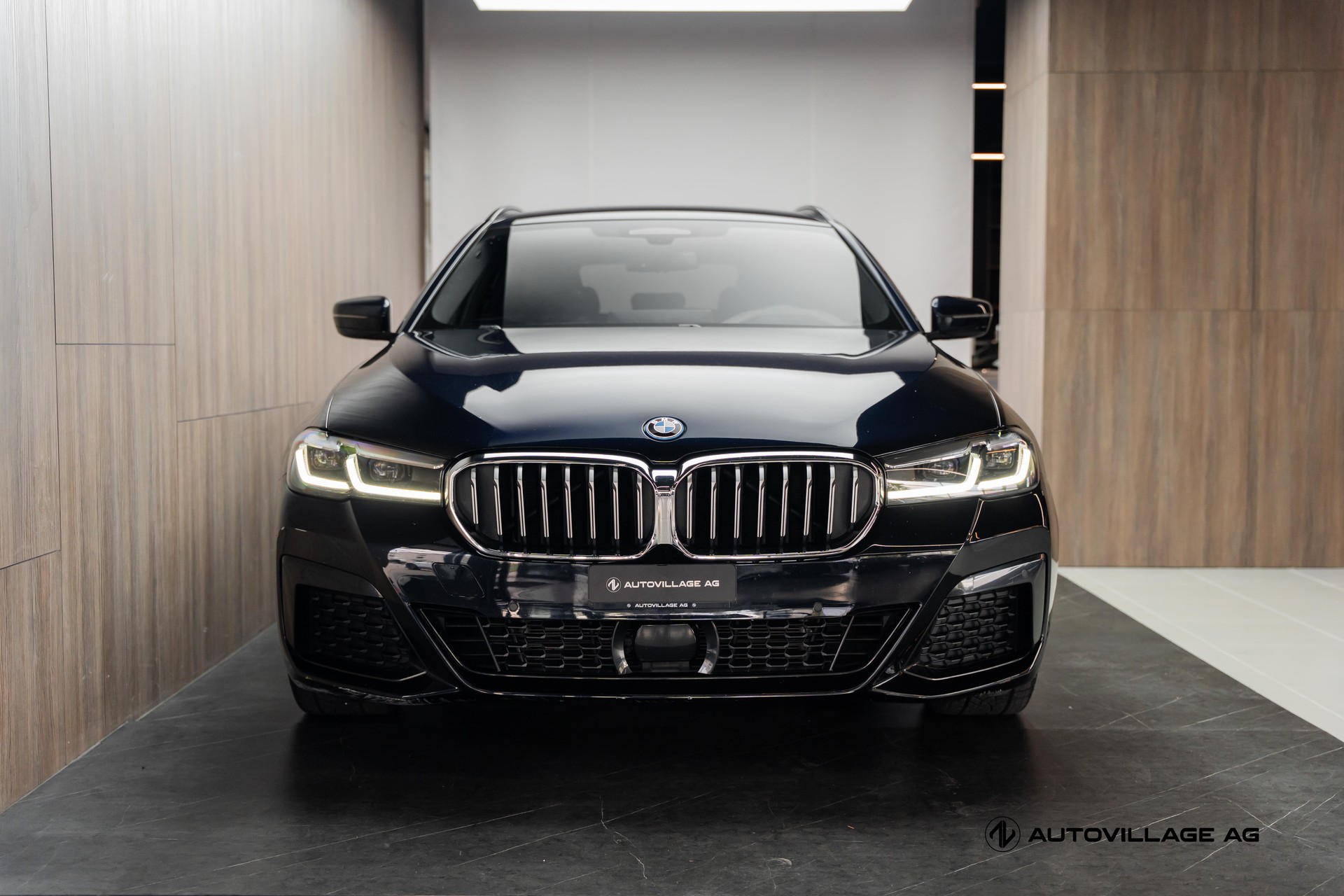 BMW 530e xDrive Touring Pure M Sport Steptronic-image-29