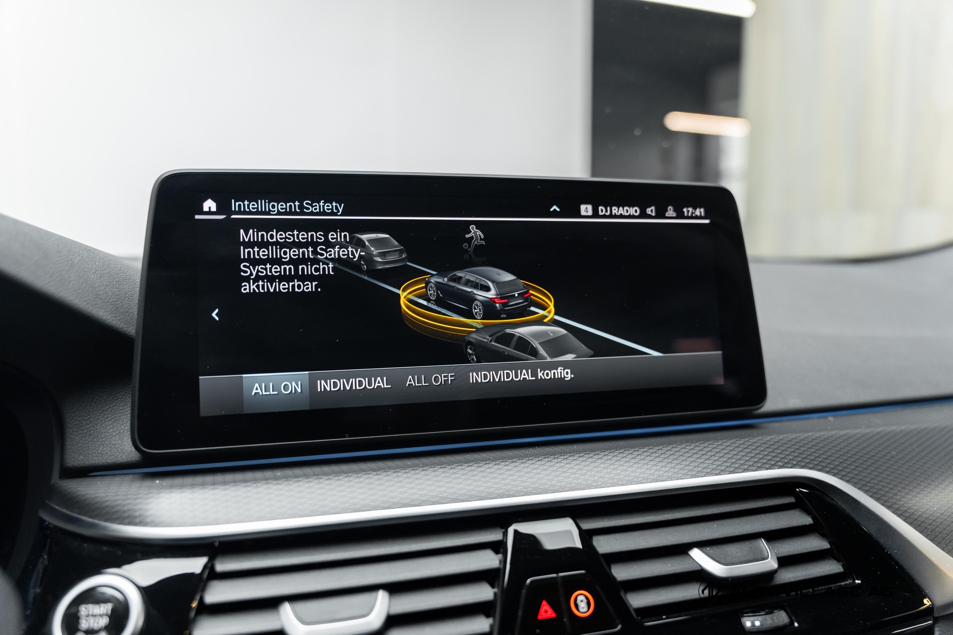BMW 530e xDrive Touring Pure M Sport Steptronic-image-13