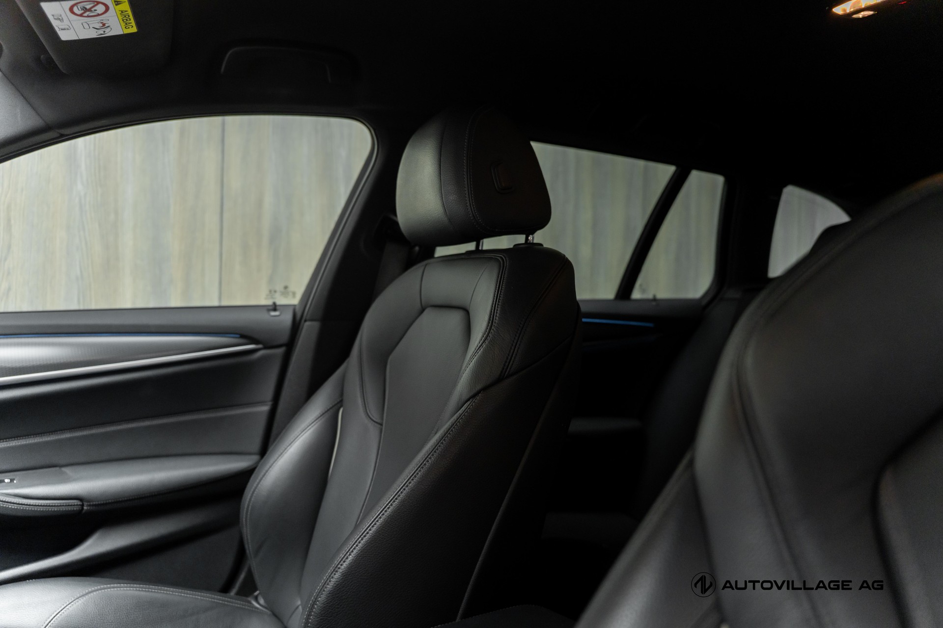 BMW 530e xDrive Touring Pure M Sport Steptronic-image-6