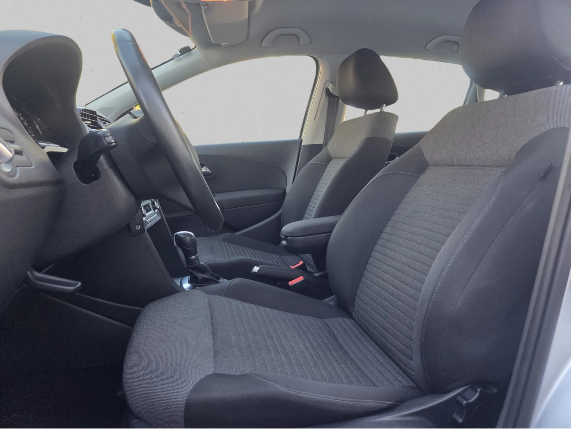 VW Polo 1.2 TSI Trendline DSG * Expertisé (MFK) * Carplay *-image-4