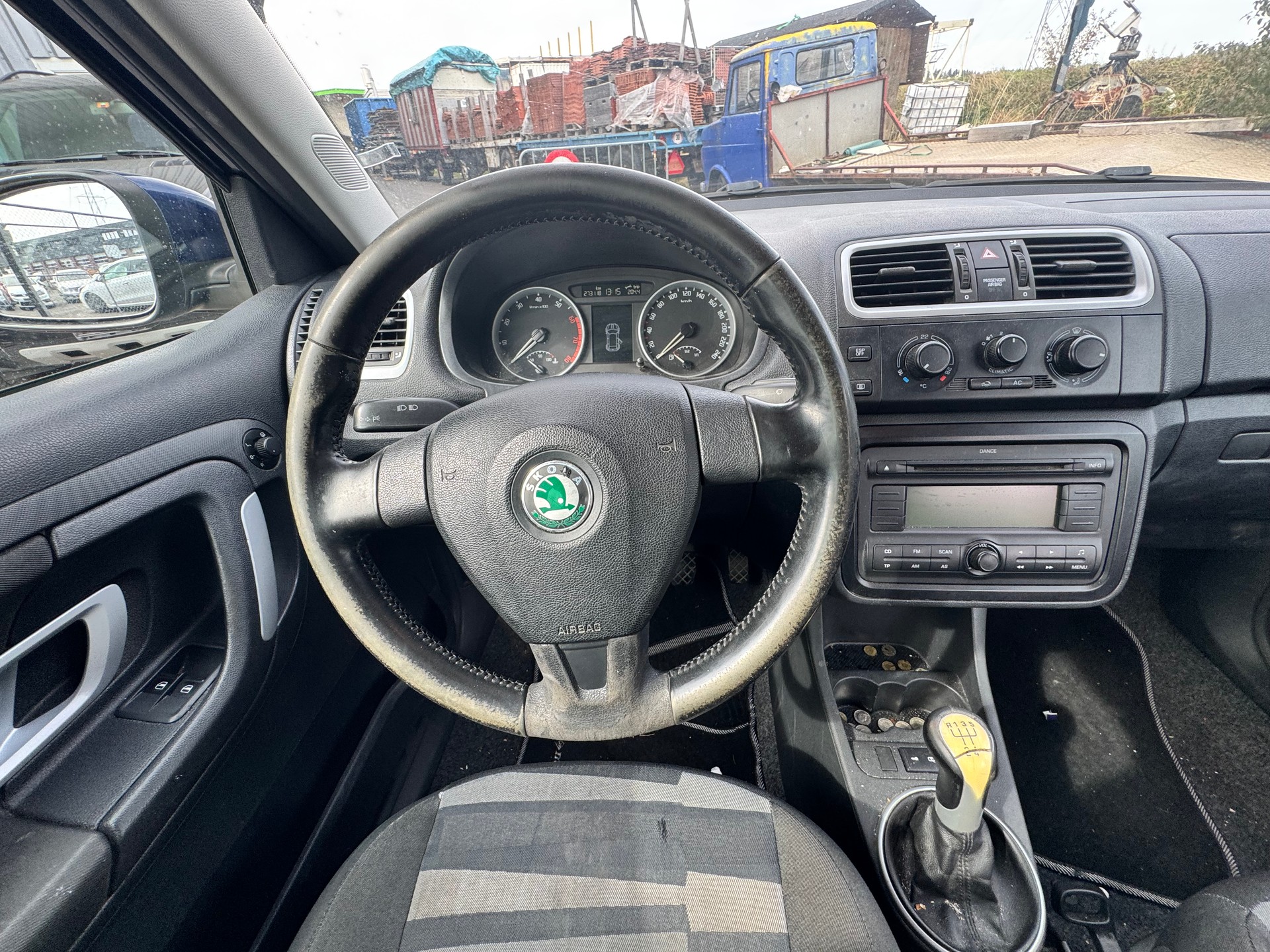 SKODA Fabia 1.6 Elegance-image-9