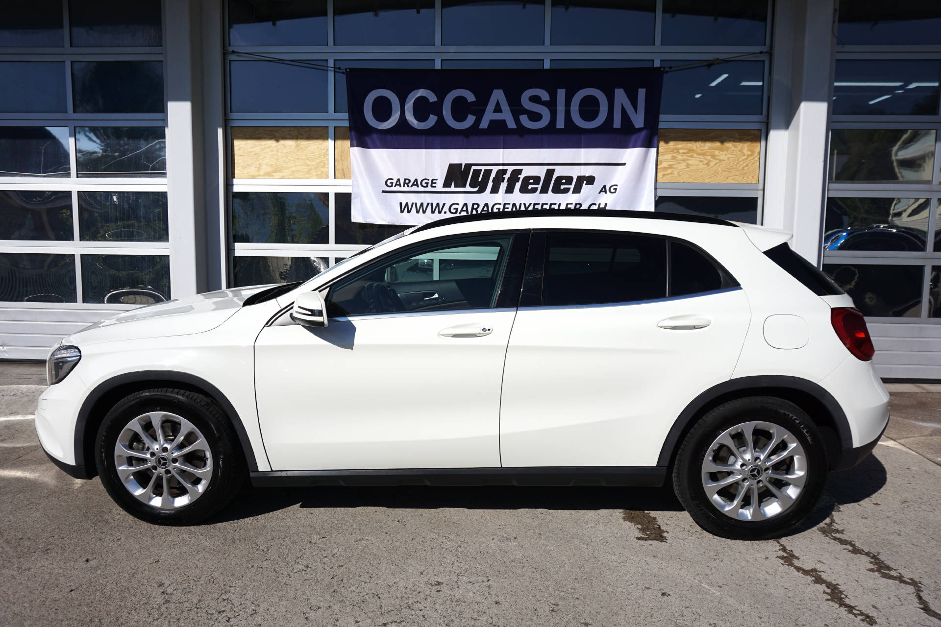 MERCEDES-BENZ GLA 250 Style 4m-image-2