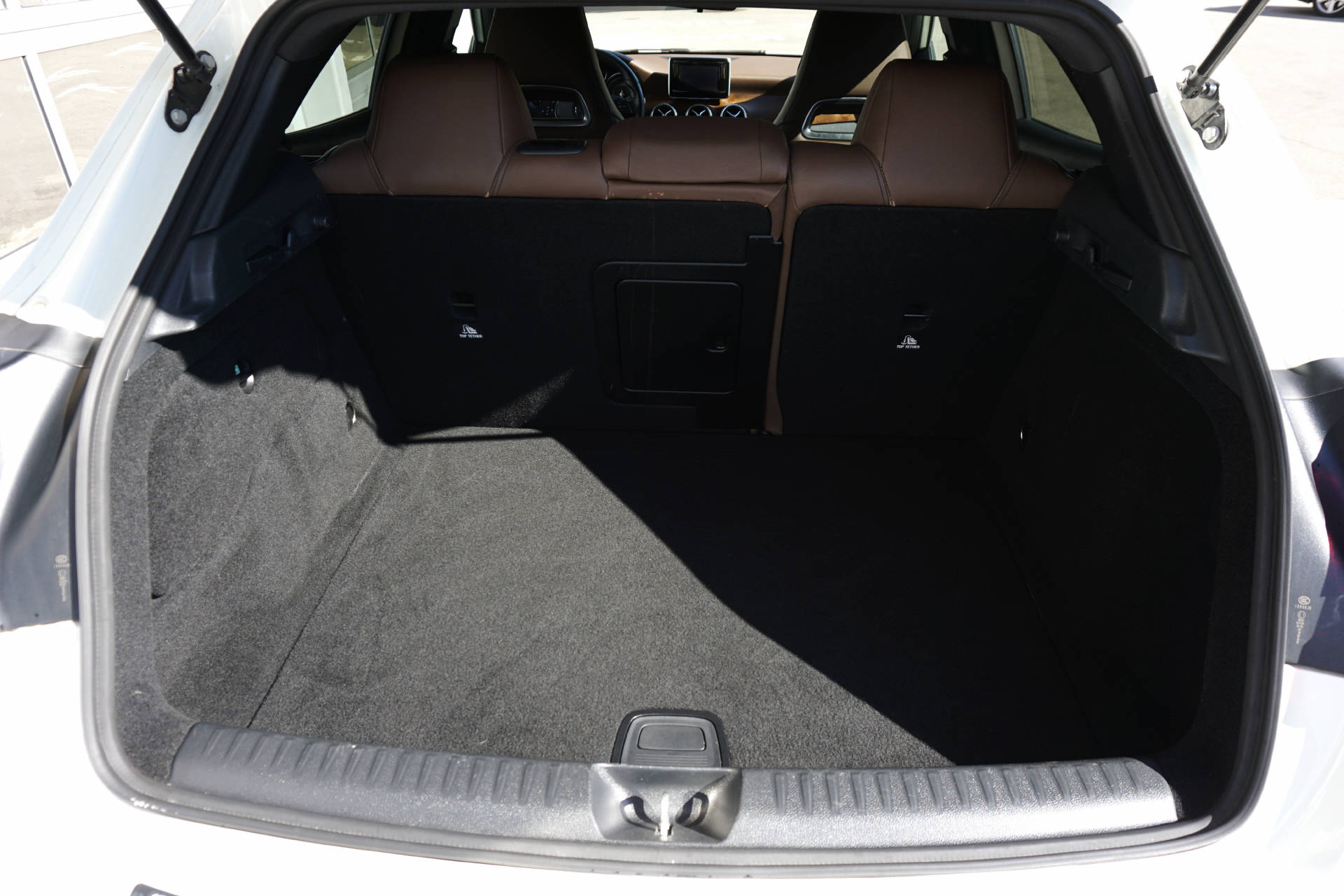 MERCEDES-BENZ GLA 250 Style 4m-image-10