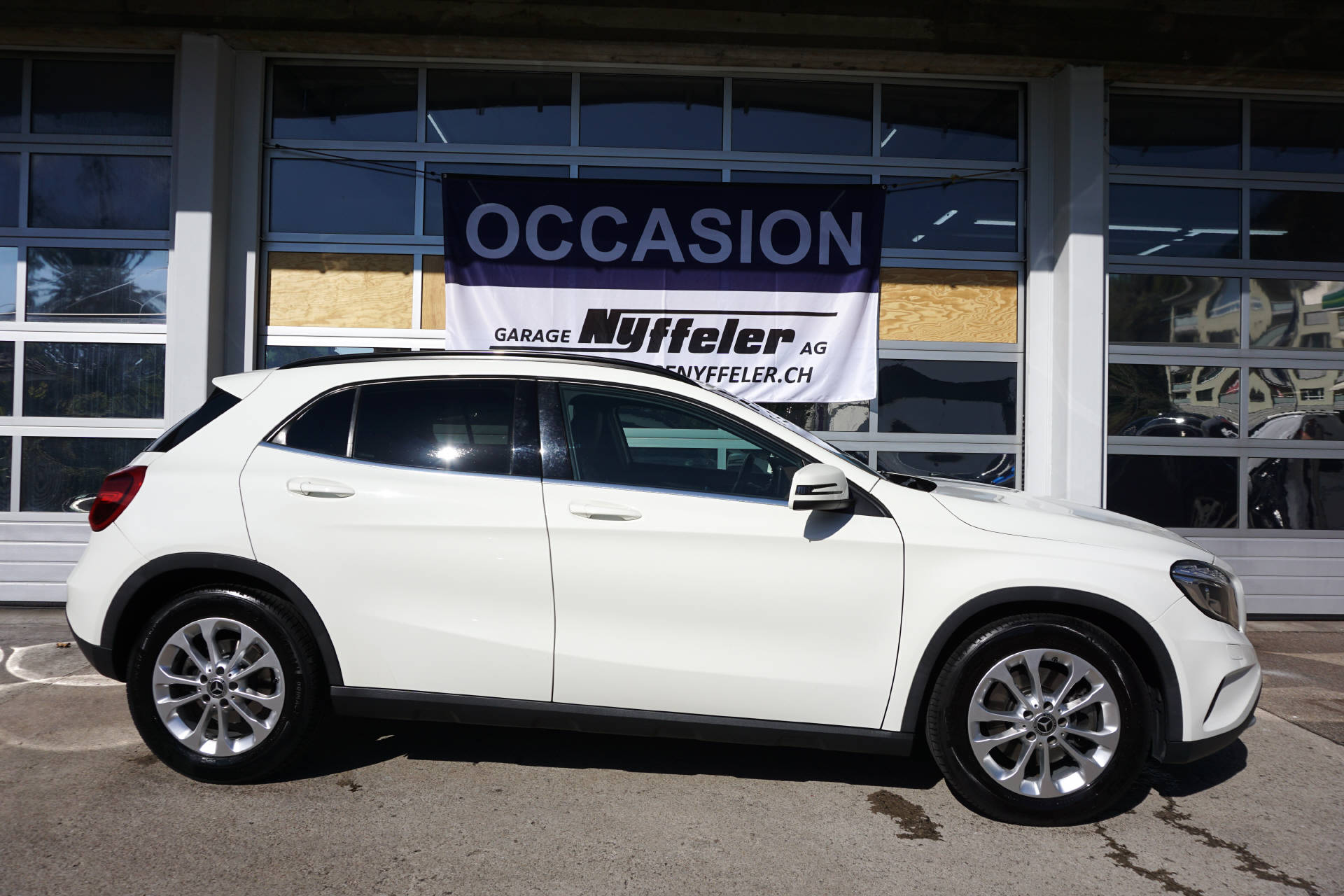MERCEDES-BENZ GLA 250 Style 4m-image-3