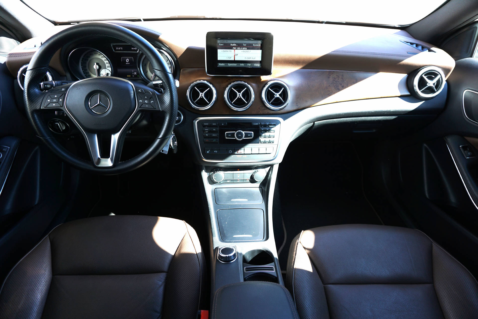 MERCEDES-BENZ GLA 250 Style 4m-image-6