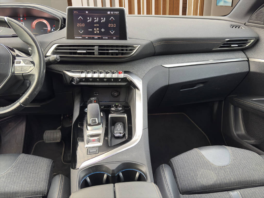 PEUGEOT 5008 1.5 BlueHDi GT Line-image-11