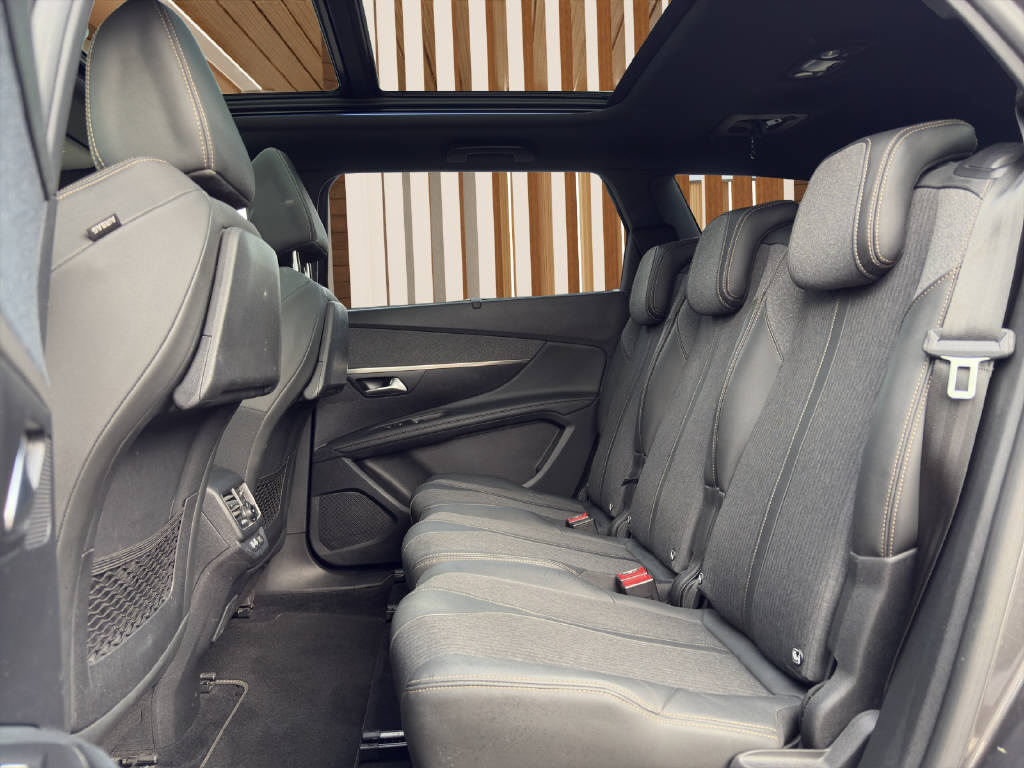 PEUGEOT 5008 1.5 BlueHDi GT Line-image-12