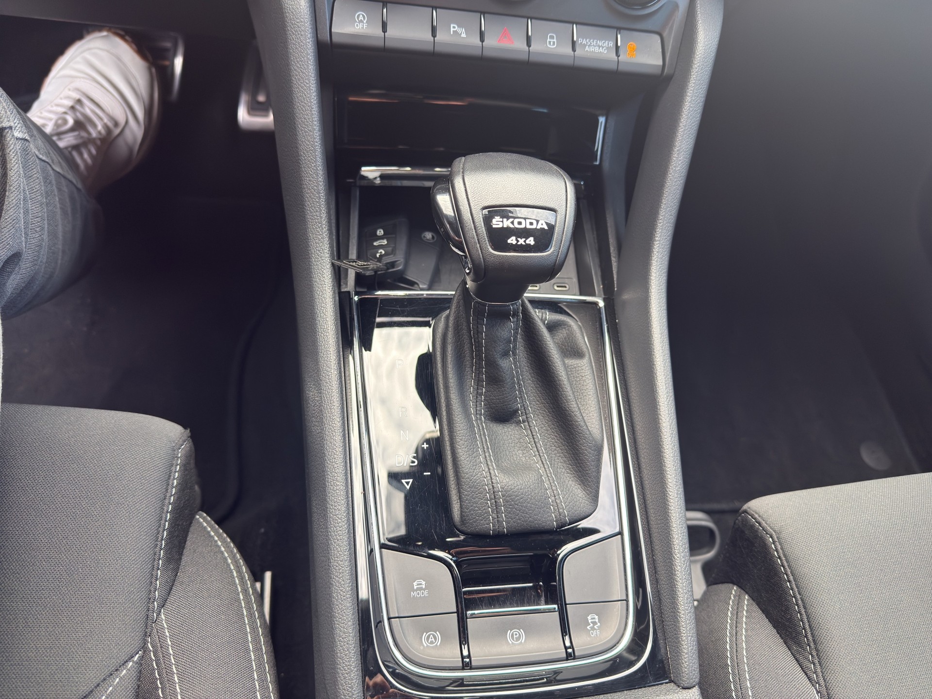 SKODA Karoq 2.0 TSI SportLine 4x4 DSG-image-8