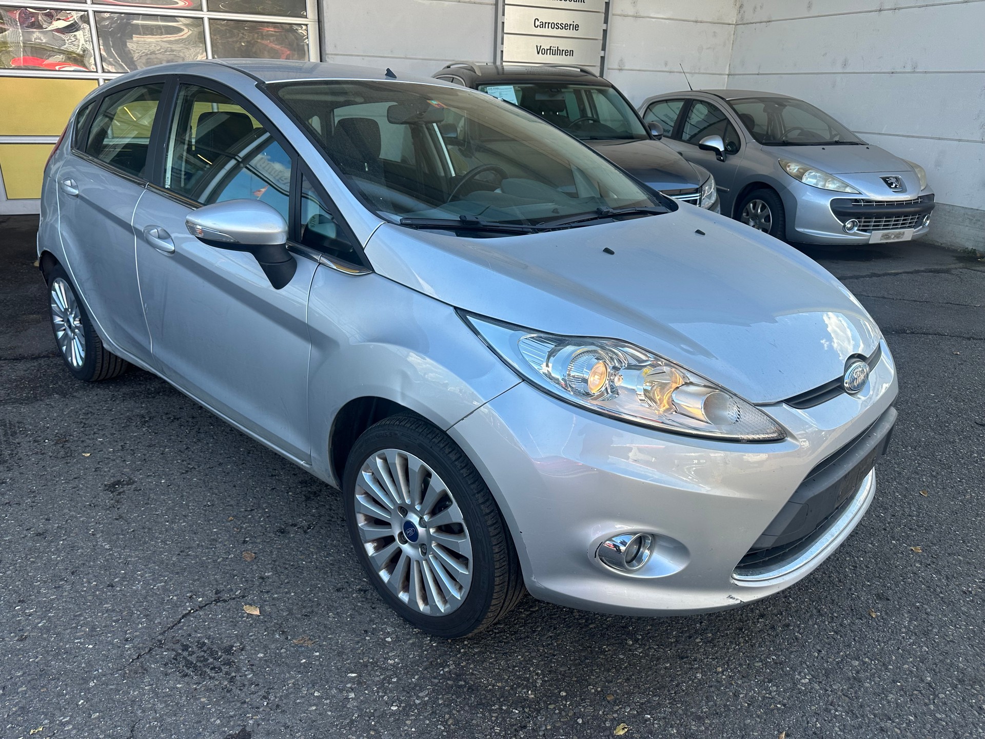 FORD Fiesta 1.4 16V Titanium-image-2
