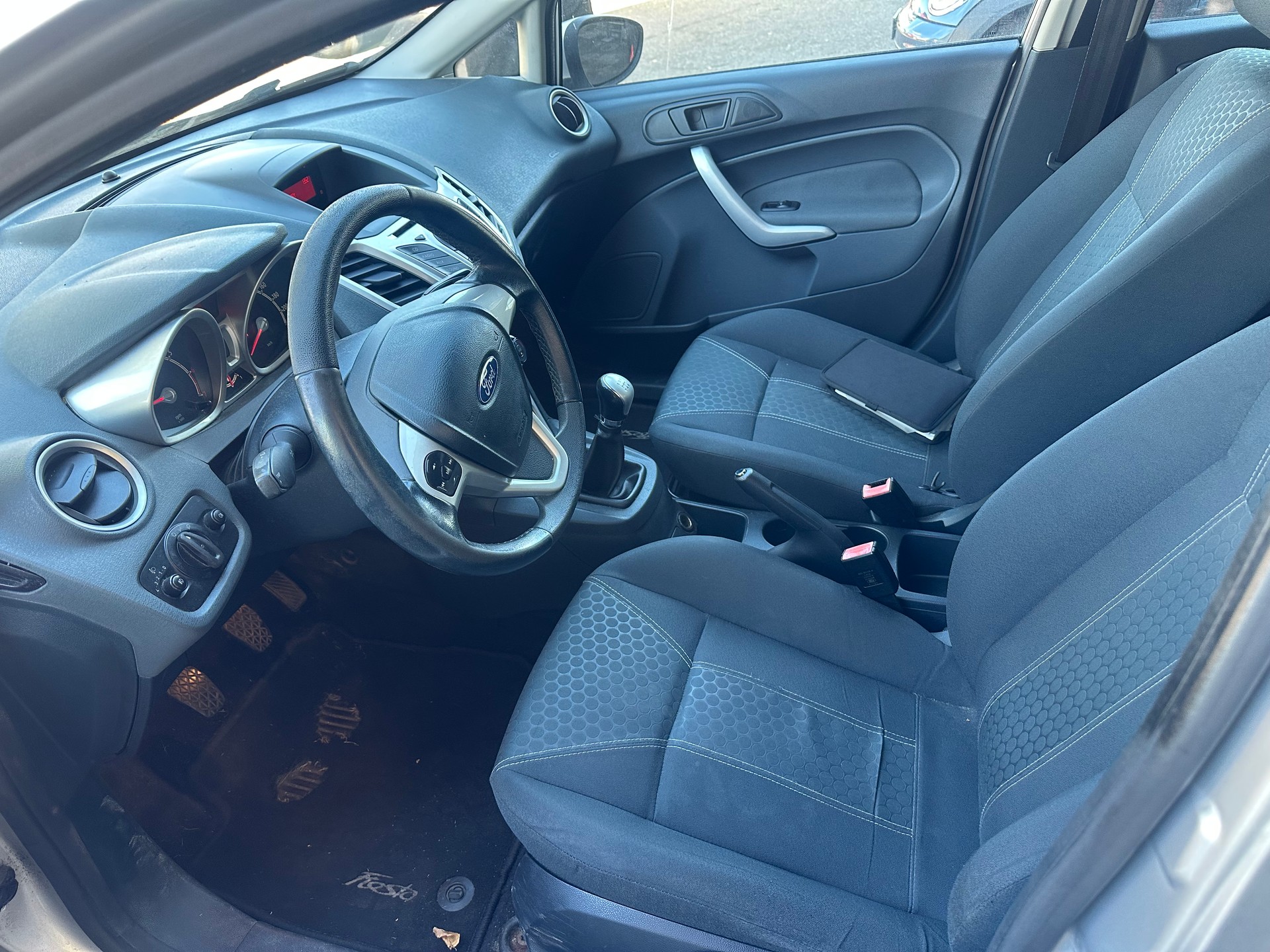 FORD Fiesta 1.4 16V Titanium-image-7