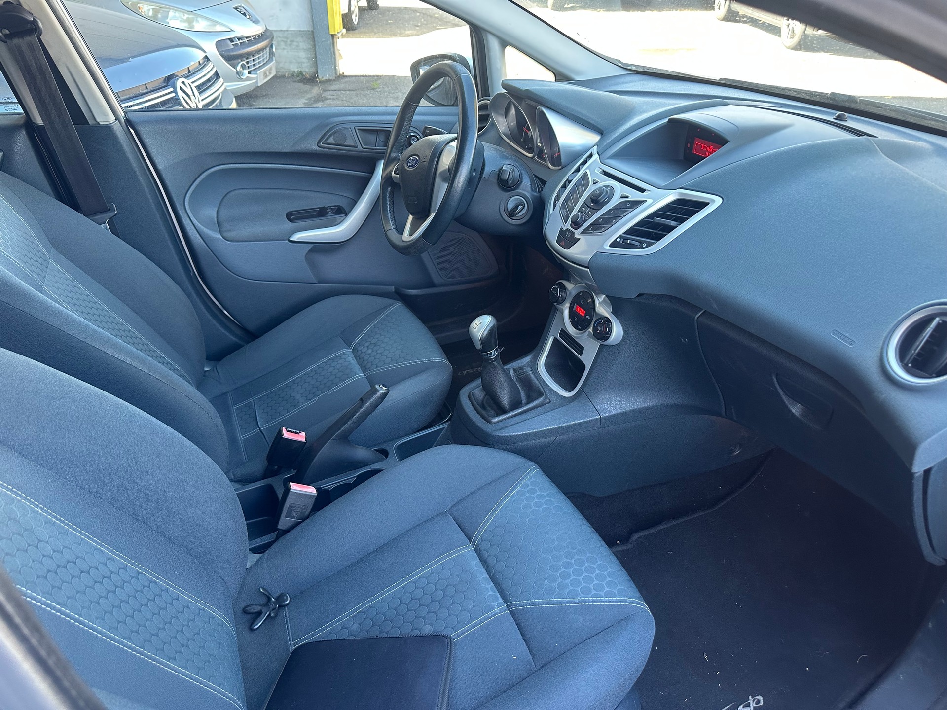 FORD Fiesta 1.4 16V Titanium-image-8