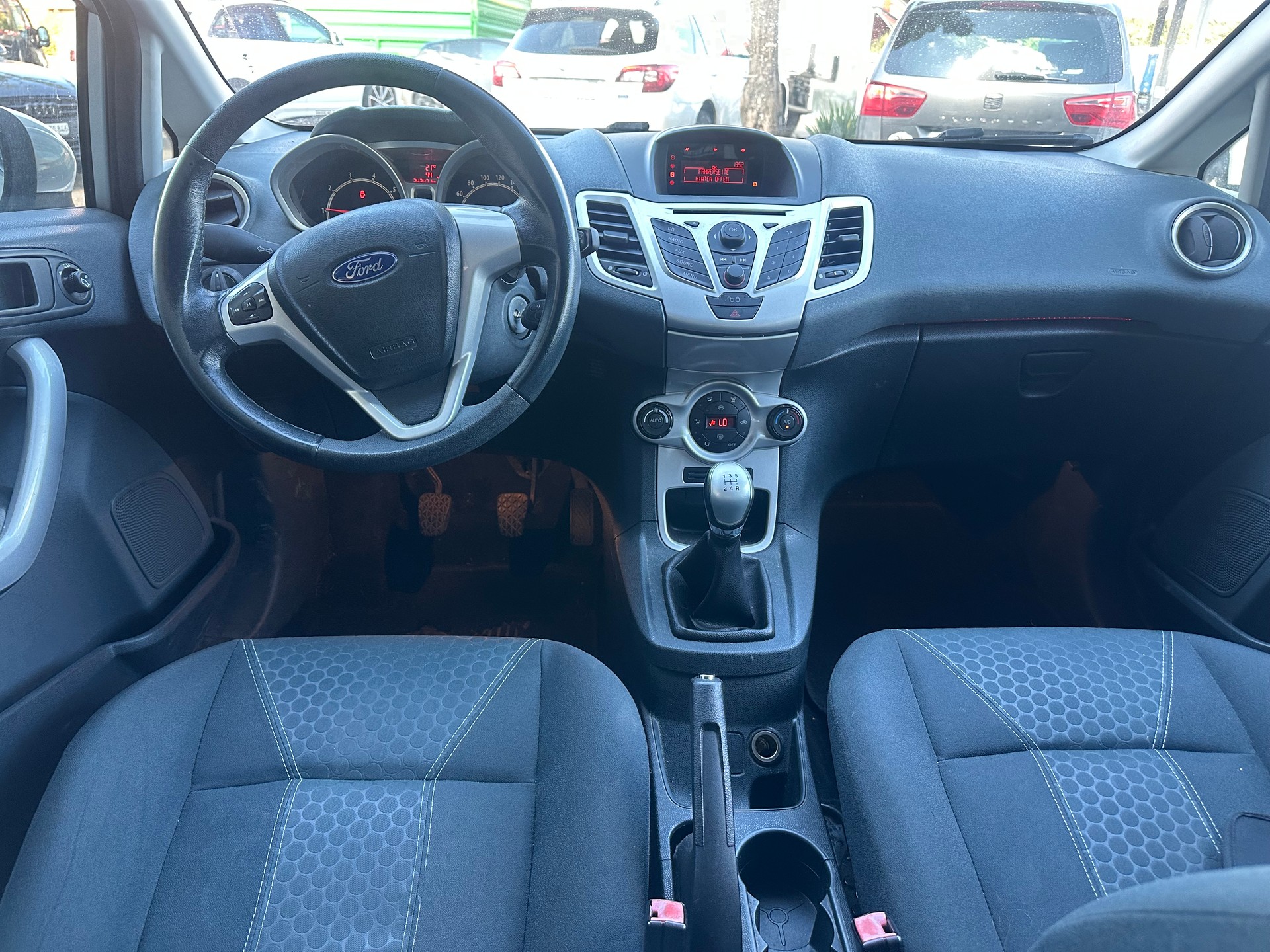 FORD Fiesta 1.4 16V Titanium-image-9