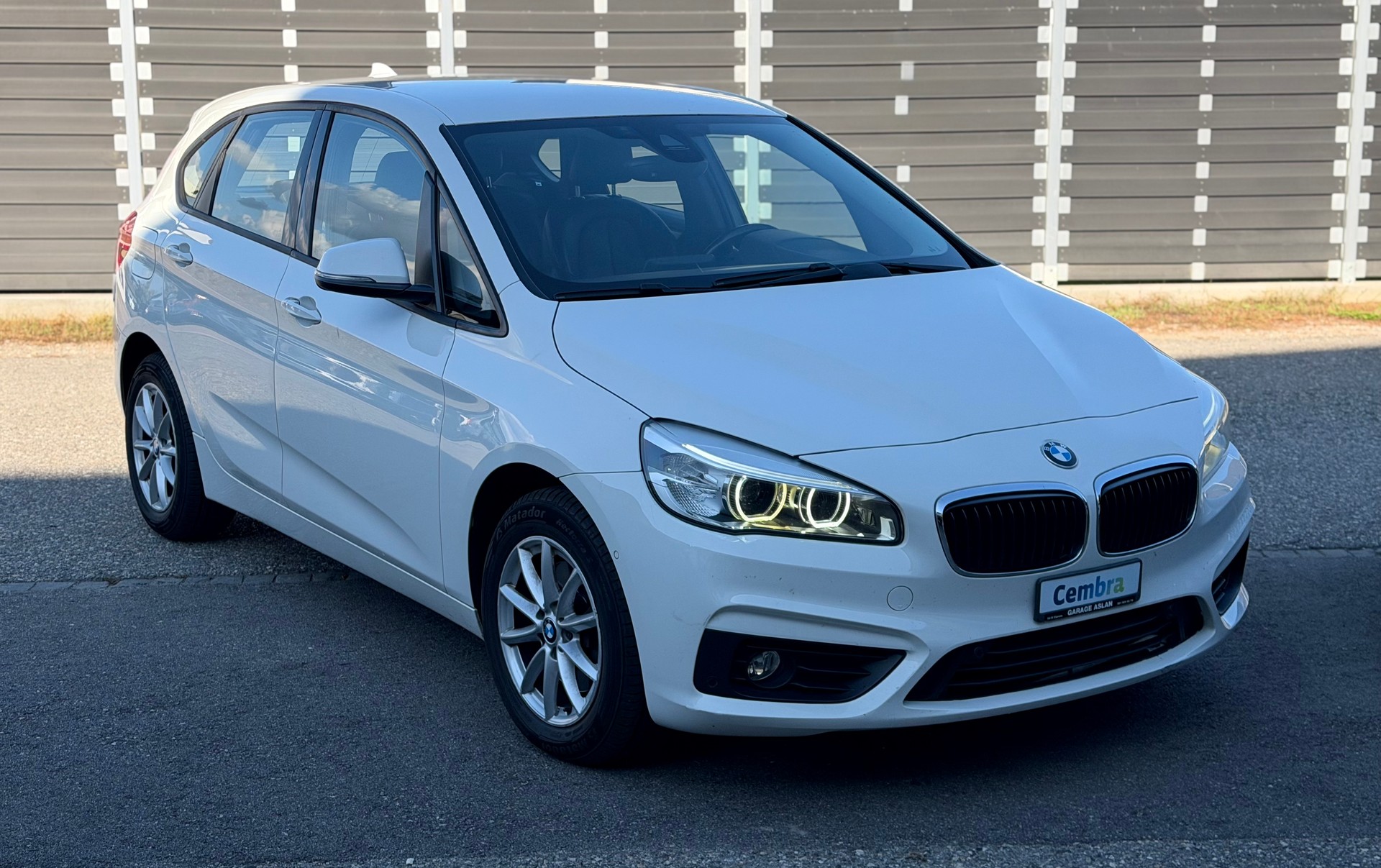 BMW 218i Active Tourer Steptronic-image-0