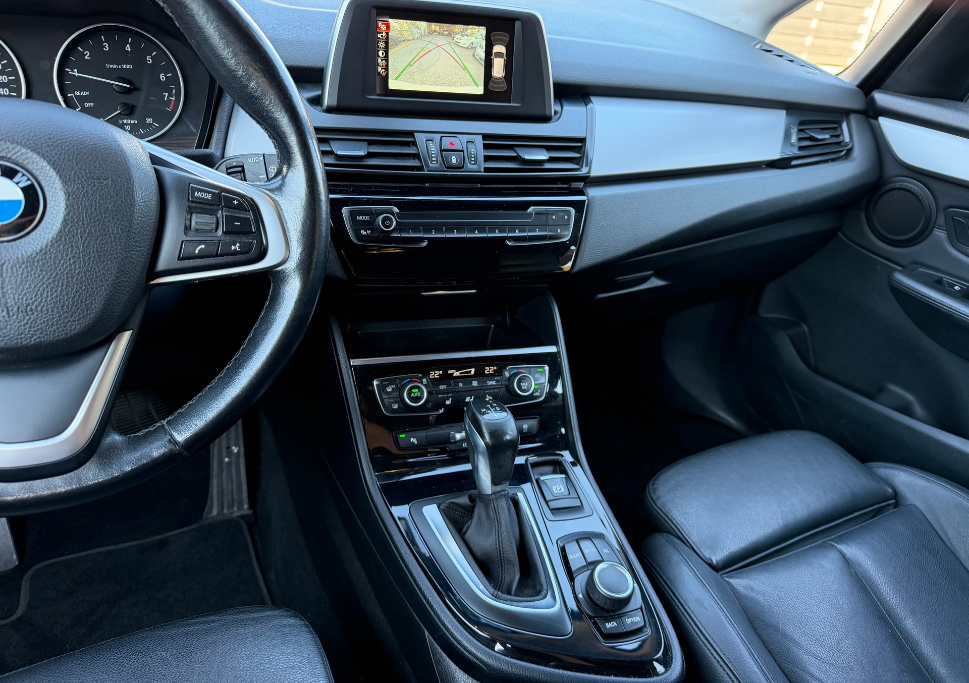 BMW 218i Active Tourer Steptronic-image-8