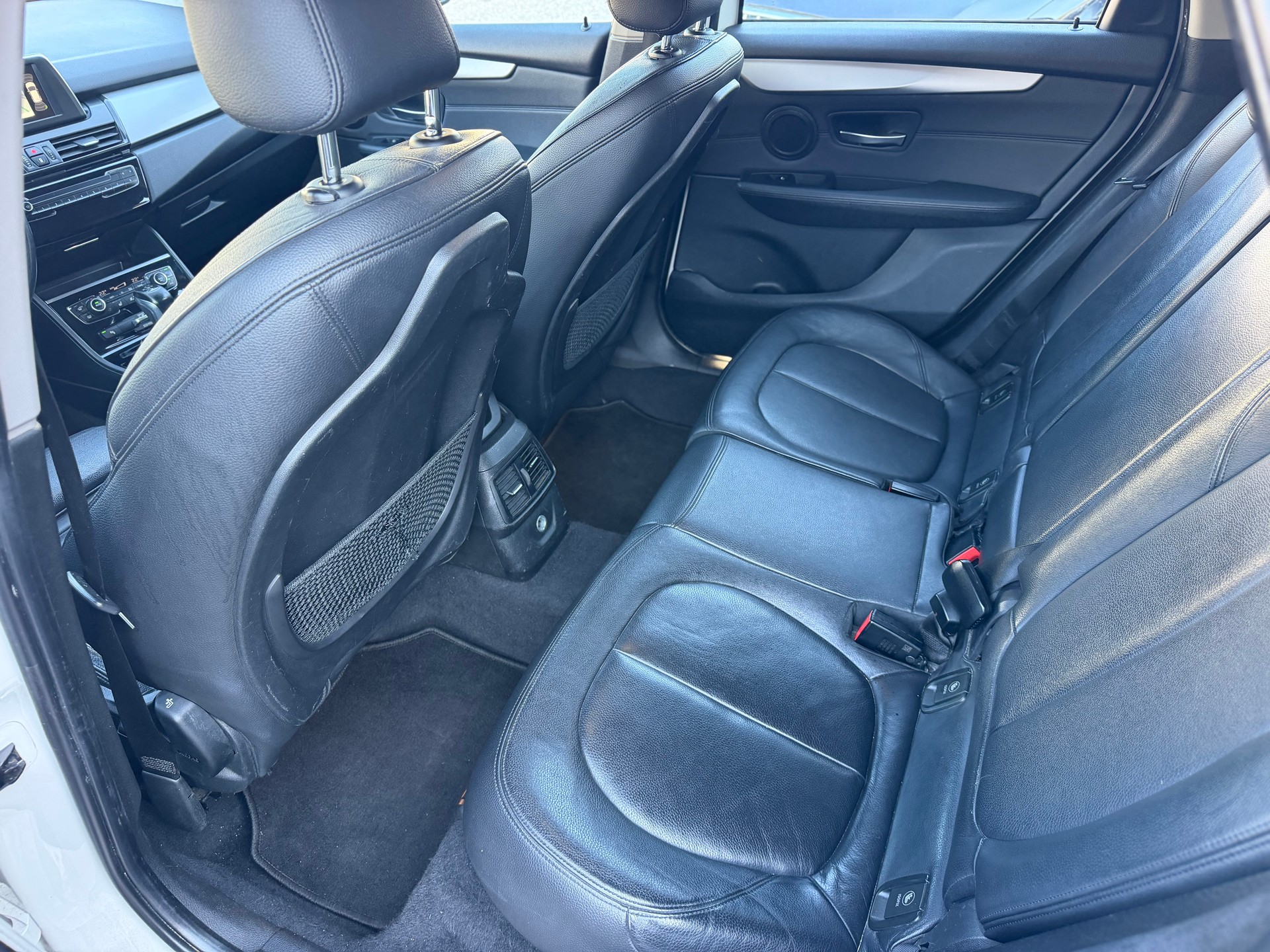 BMW 218i Active Tourer Steptronic-image-9
