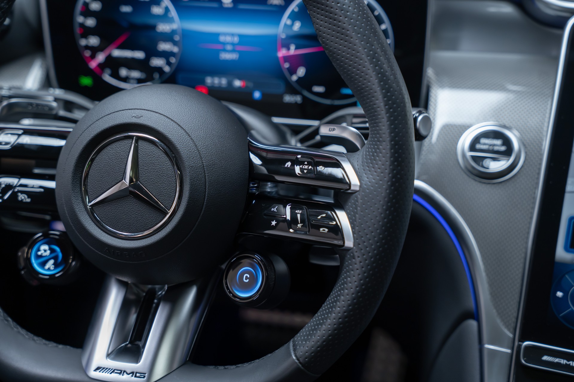 MERCEDES-BENZ GLC 43 AMG Executive Edition 4matic Coupé / Panorama-Schiebedach / Performance-Auspuff / 360° Kamera-image-25