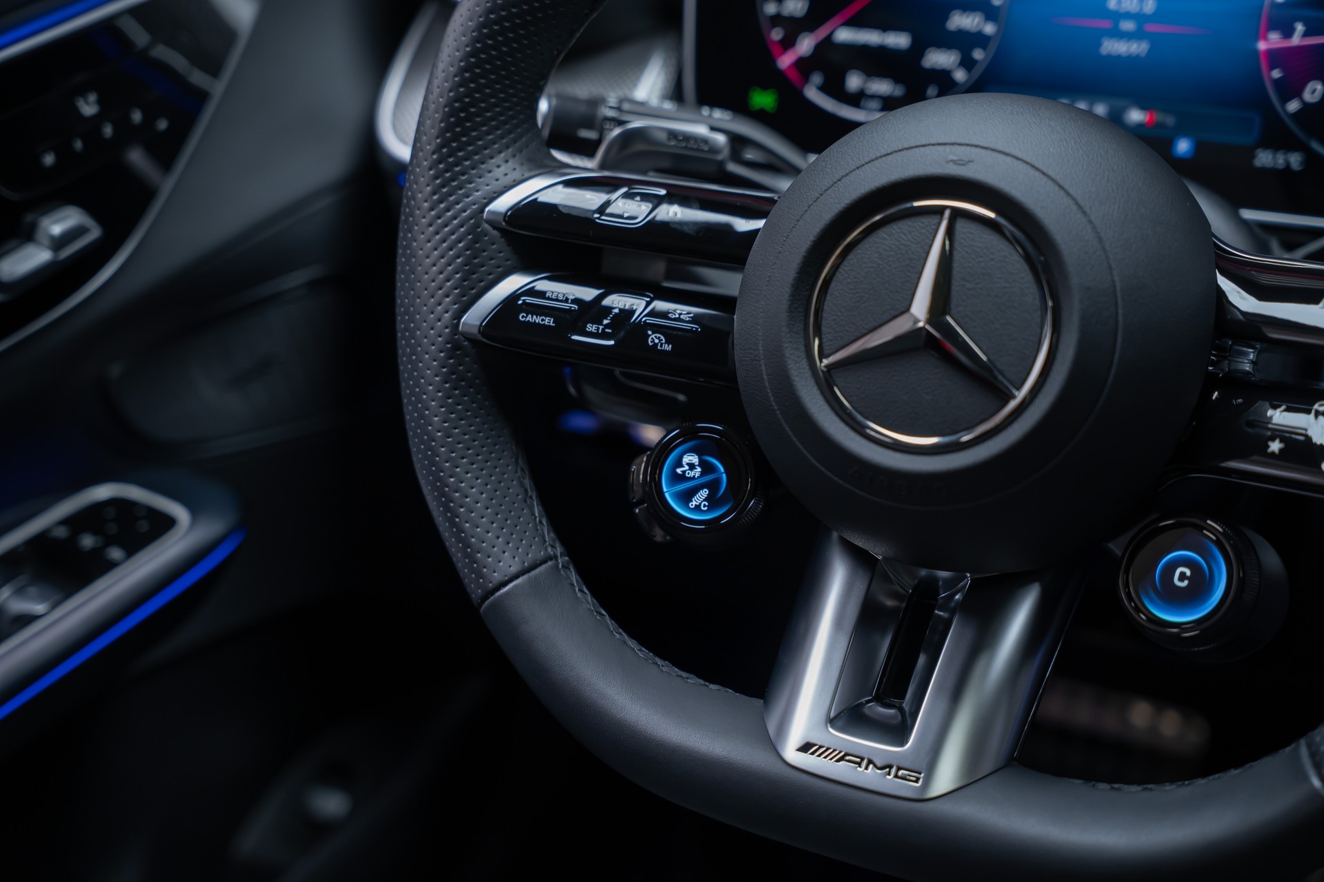 MERCEDES-BENZ GLC 43 AMG Executive Edition 4matic Coupé / Panorama-Schiebedach / Performance-Auspuff / 360° Kamera-image-26