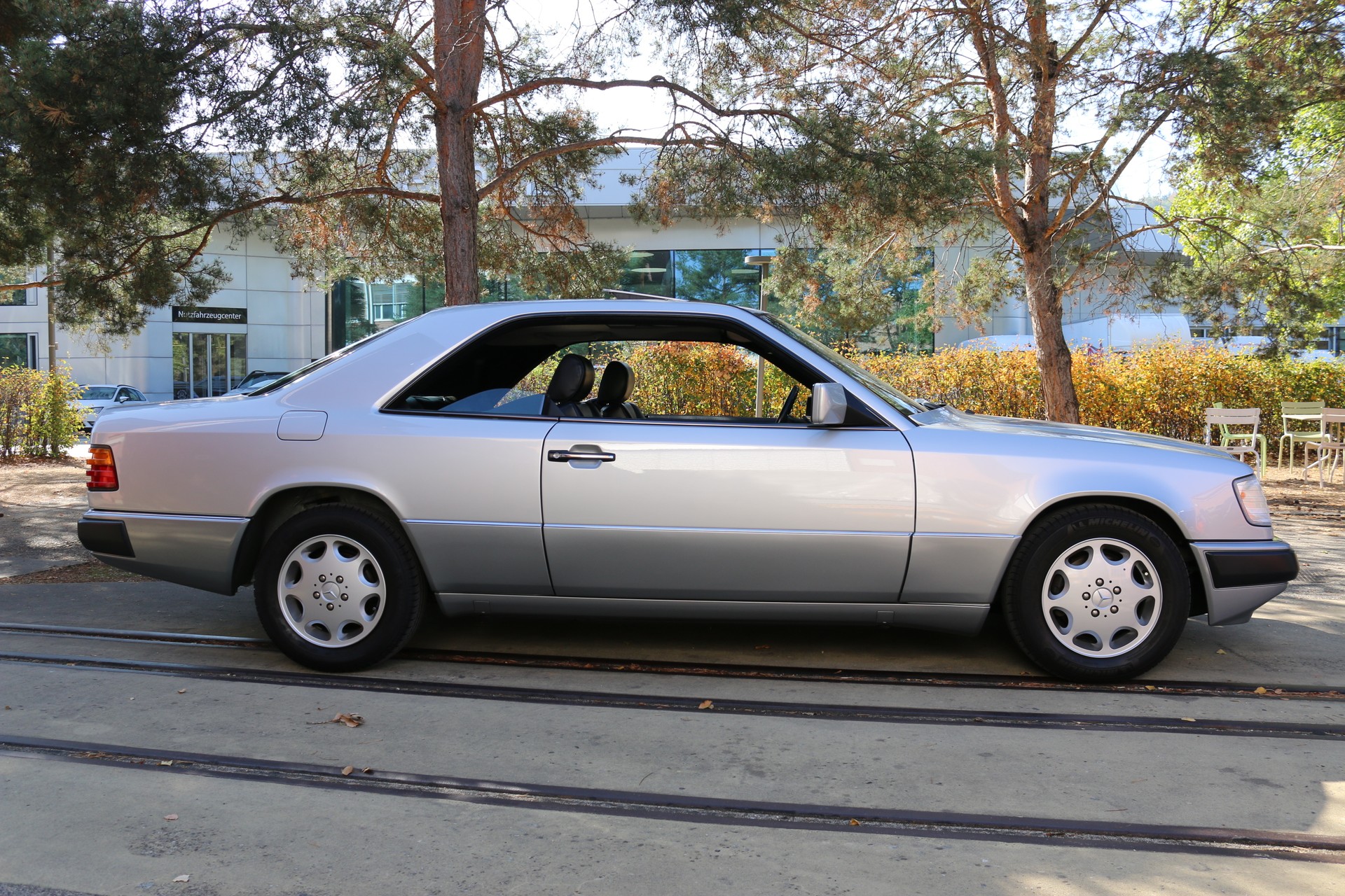 MERCEDES-BENZ 300 CE-image-2