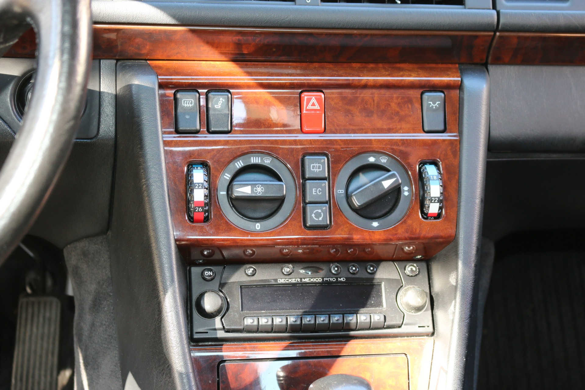 MERCEDES-BENZ 300 CE-image-10