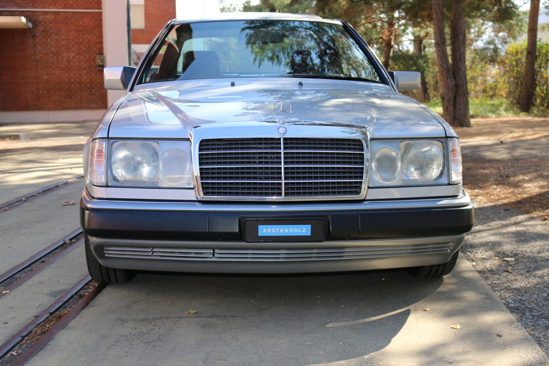 MERCEDES-BENZ 300 CE-image-1