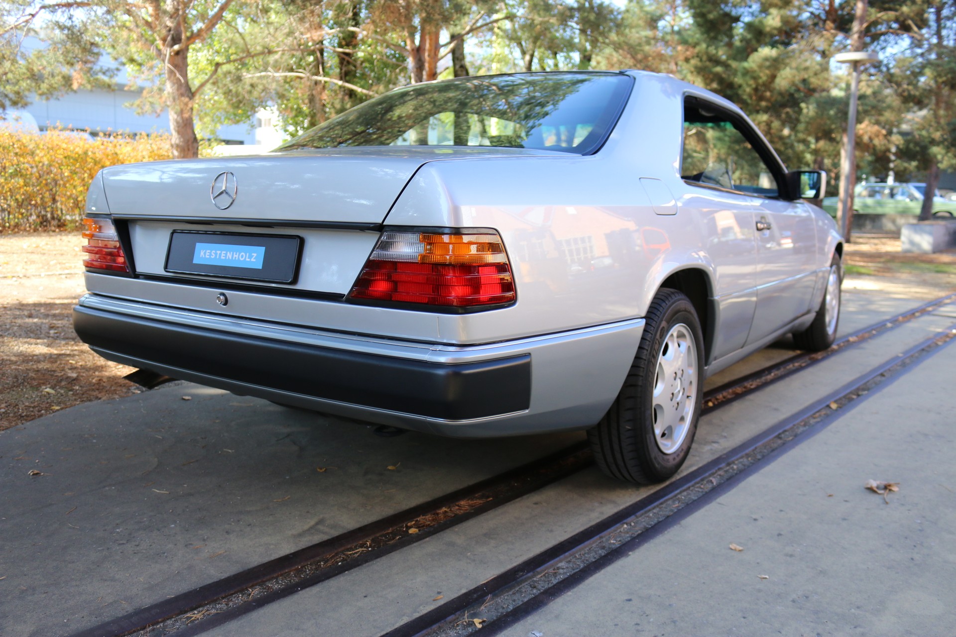 MERCEDES-BENZ 300 CE-image-3