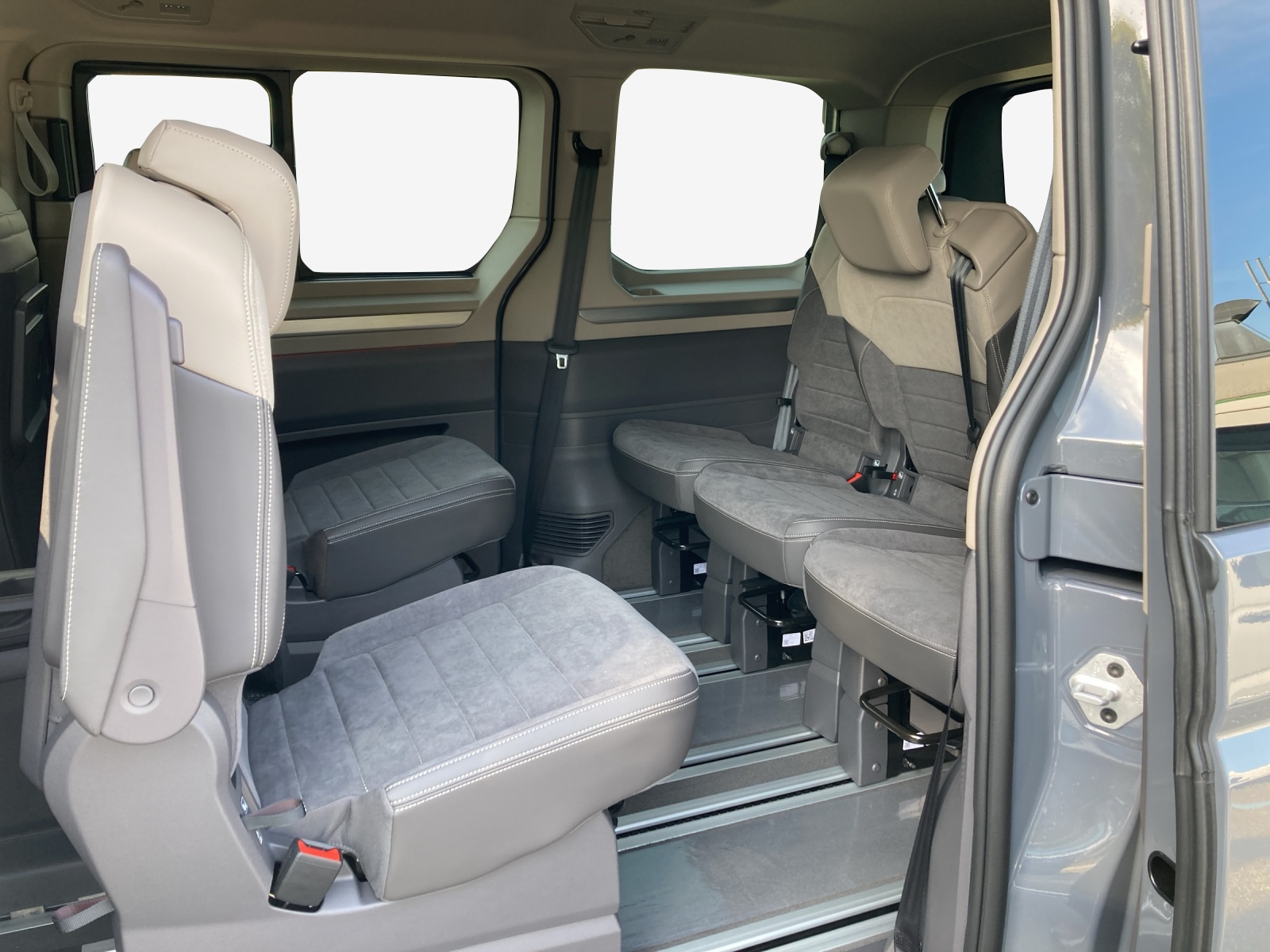 VW Multivan 2.0 TDI Life Edition DSG-image-11