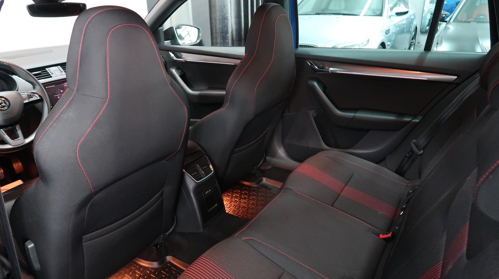 SKODA Octavia Combi 2.0 TDI 4x4 DSG / CH / EXPERTISE / MFK-image-23