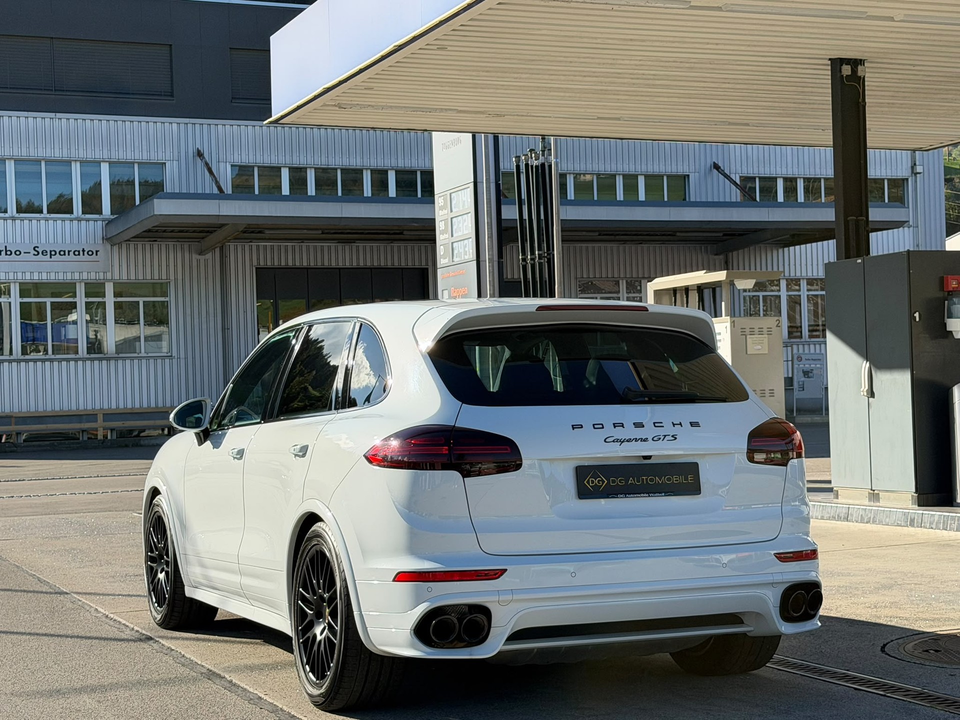 PORSCHE Cayenne GTS *CH-Fahrzeug**Luftfederung**Panorama**Rückfahrkamera**ACC**Top Zustand**Top Ausstattung**Garantie*-image-3