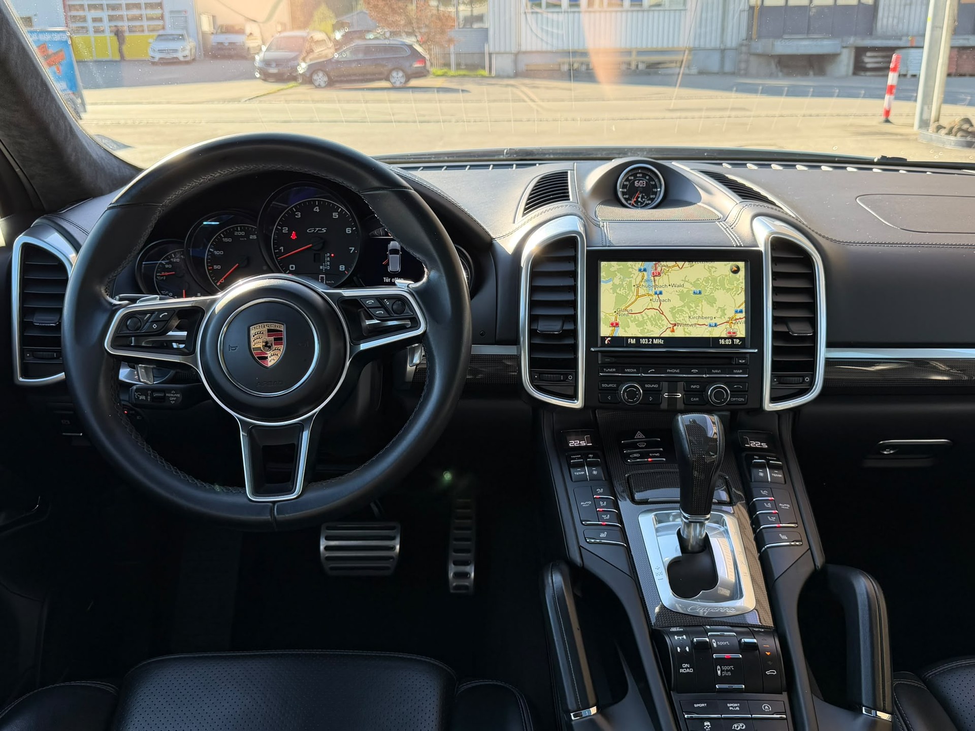 PORSCHE Cayenne GTS *CH-Fahrzeug**Luftfederung**Panorama**Rückfahrkamera**ACC**Top Zustand**Top Ausstattung**Garantie*-image-6