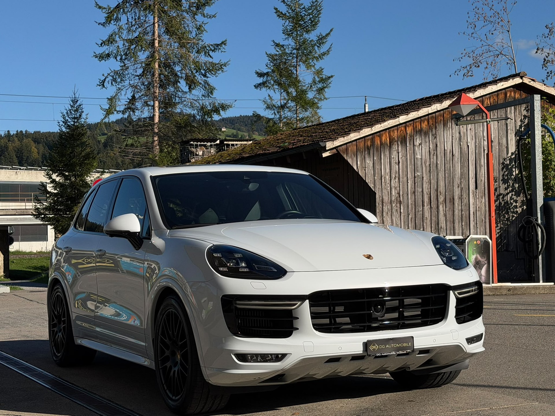 PORSCHE Cayenne GTS *CH-Fahrzeug**Luftfederung**Panorama**Rückfahrkamera**ACC**Top Zustand**Top Ausstattung**Garantie*-image-0